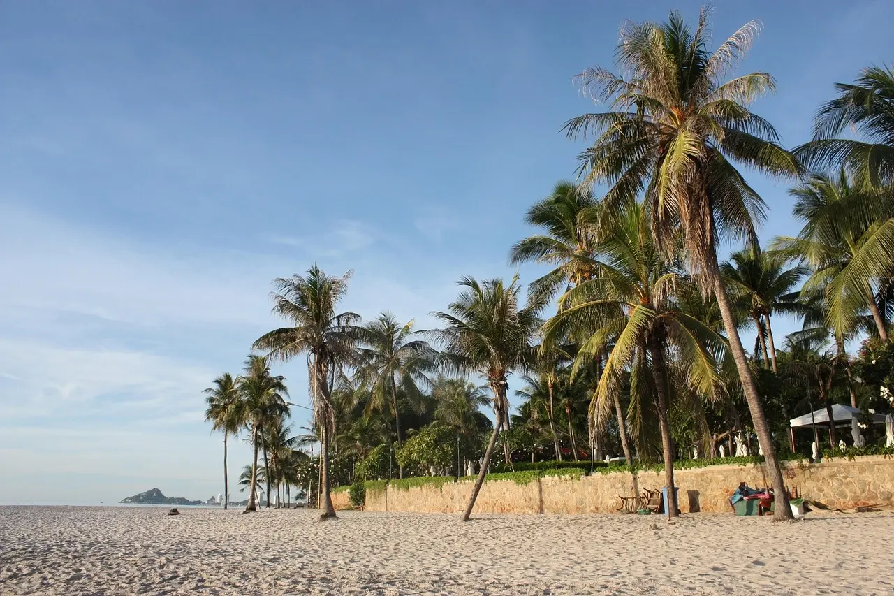 Hua Hin vs. Pattaya: Which Thai Coast is Your Perfect Fit?