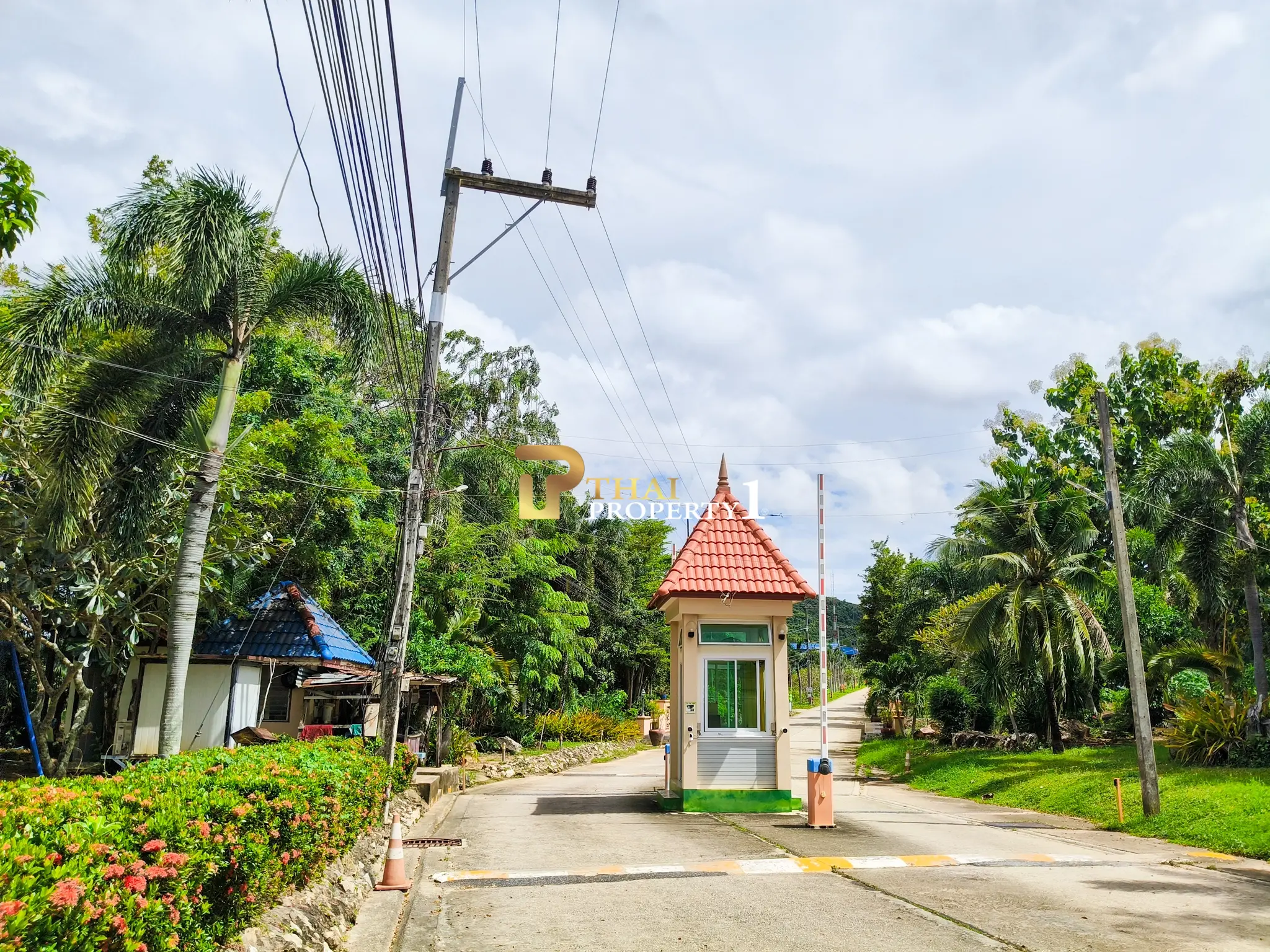 พบโชค การ์เด้น ฮิลล์ วิลเลจ – บางเสร่ สัตหีบ