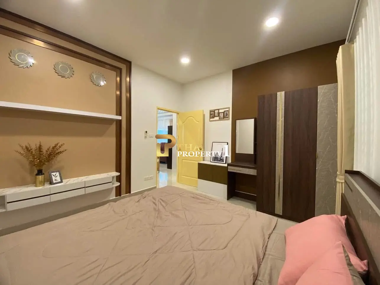 Comfortable Single-Story 3-Bedroom Villa with Covered Patio and Carport in Nong Prue, Pattaya
