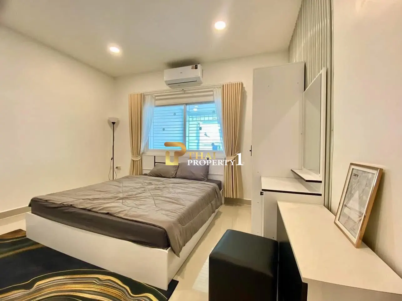 Comfortable Single-Story 3-Bedroom Villa with Covered Patio and Carport in Nong Prue, Pattaya