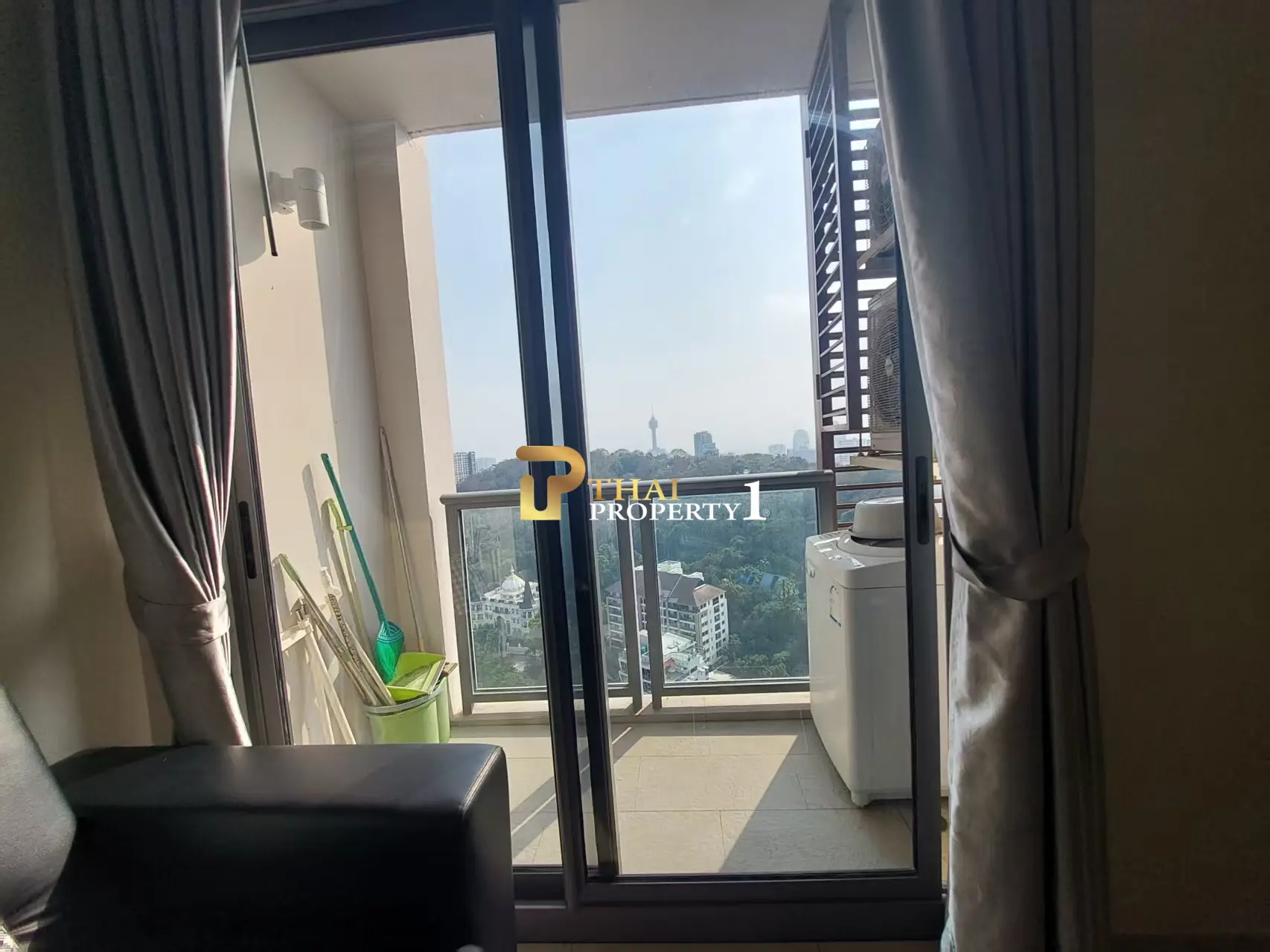29th Floor 1-Bedroom Condo with Balcony and City Views AT Unixx South Pattaya Nong Prue, Pattaya