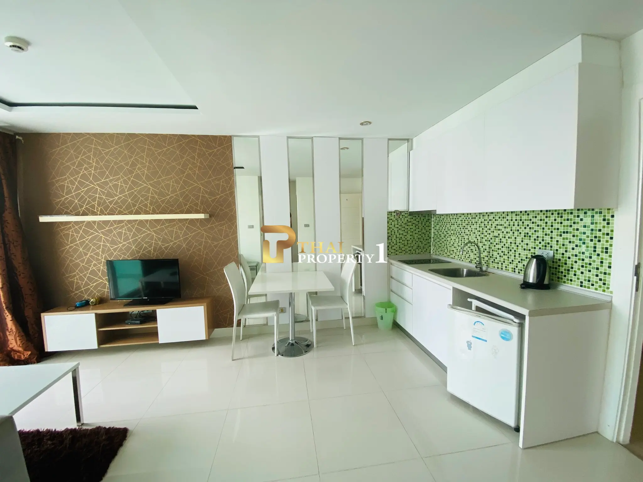 Cozy 1-Bedroom Condo with Pool View At Amazon Residence - Nong Prue, Pattaya