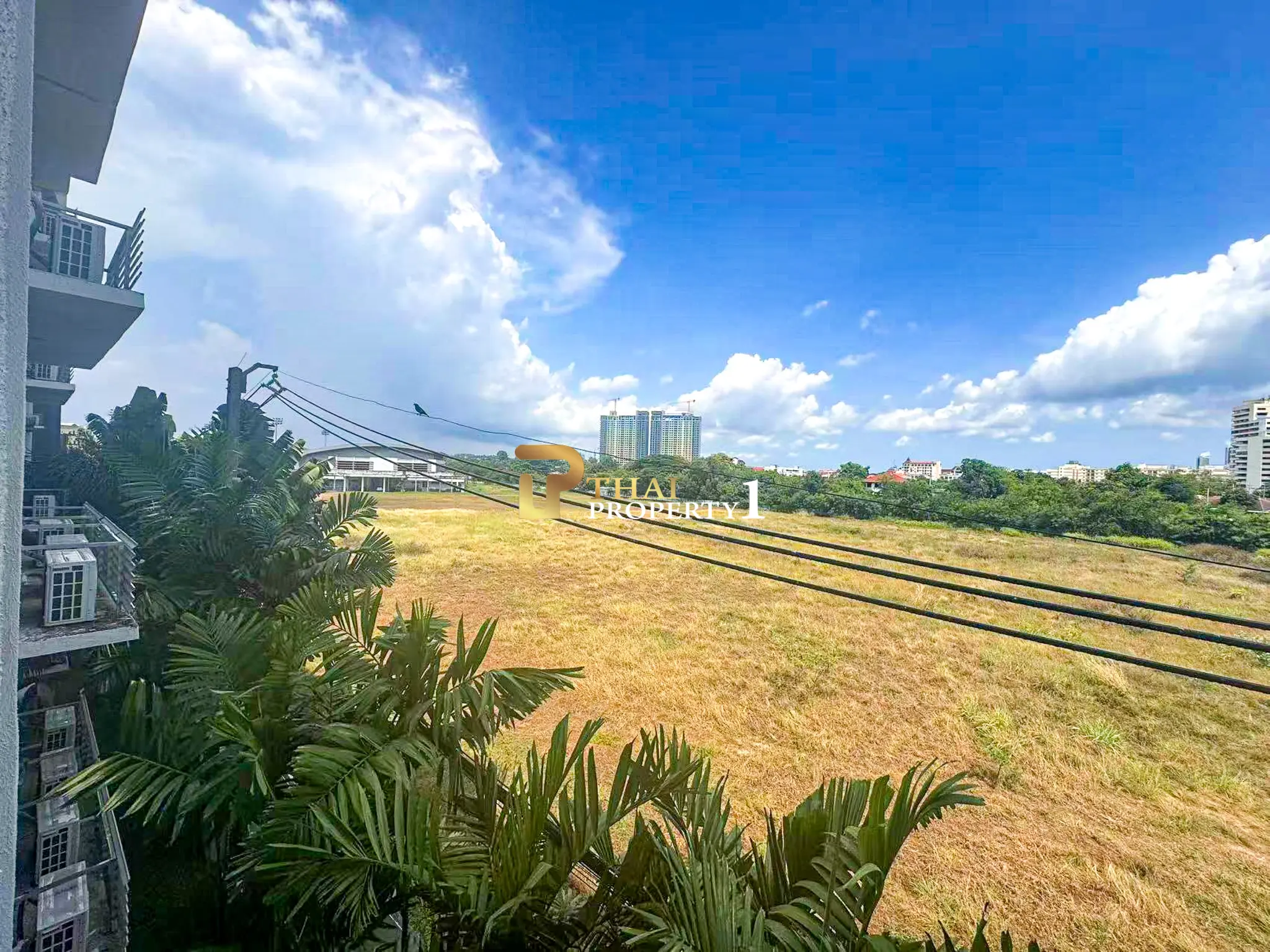 Cozy 1-Bedroom Foreigner Unit Condo with Balcony At Laguna Beach Resort 3 Maldives Jomtien Pattaya