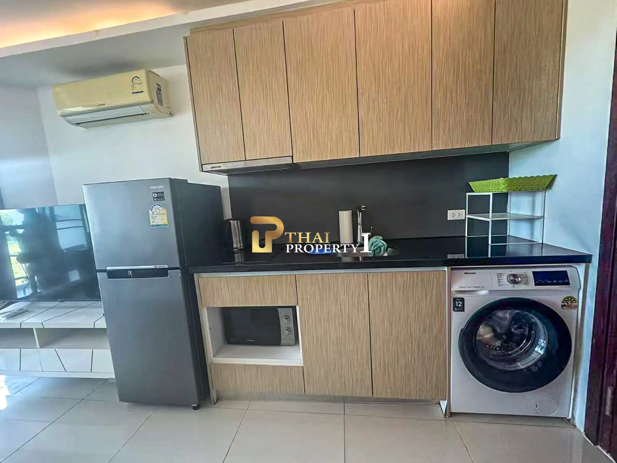 Cozy 1-Bedroom Foreigner Unit Condo with Balcony At Laguna Beach Resort 3 Maldives Jomtien Pattaya