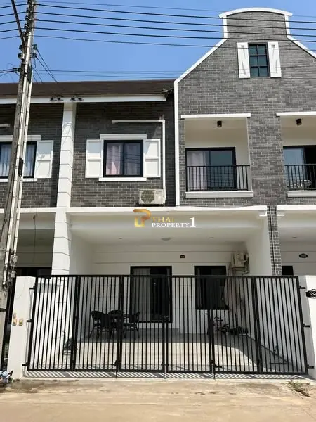 Two-Story Cozy 3-Bedroom House with Balcony and Gated in a Quiet Setting