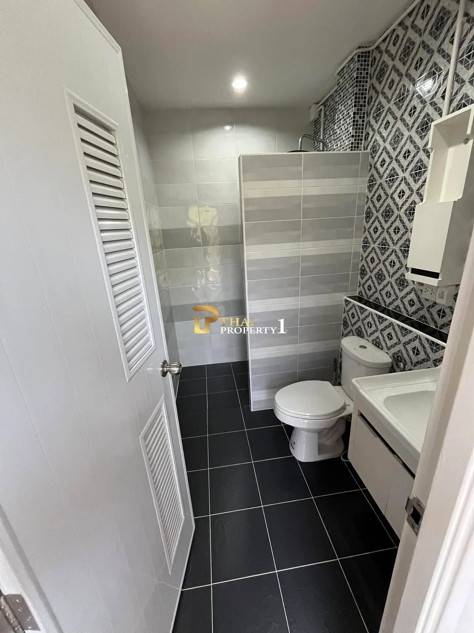 Two-Story Cozy 3-Bedroom House with Balcony and Gated in a Quiet Setting