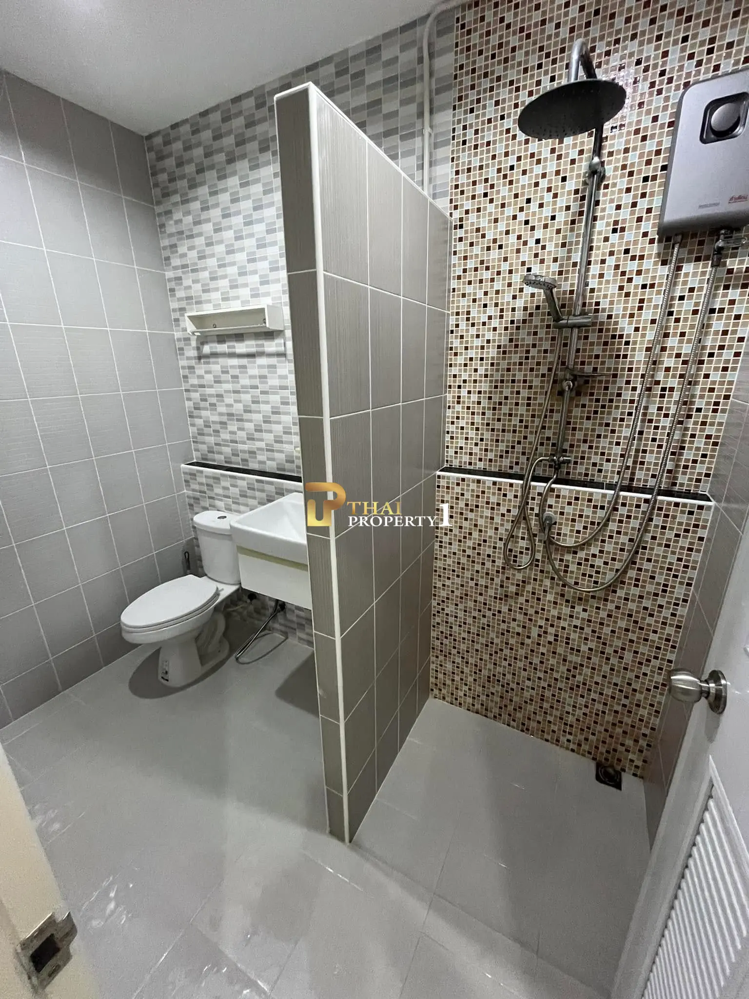 Two-Story Cozy 3-Bedroom House with Balcony and Gated in a Quiet Setting