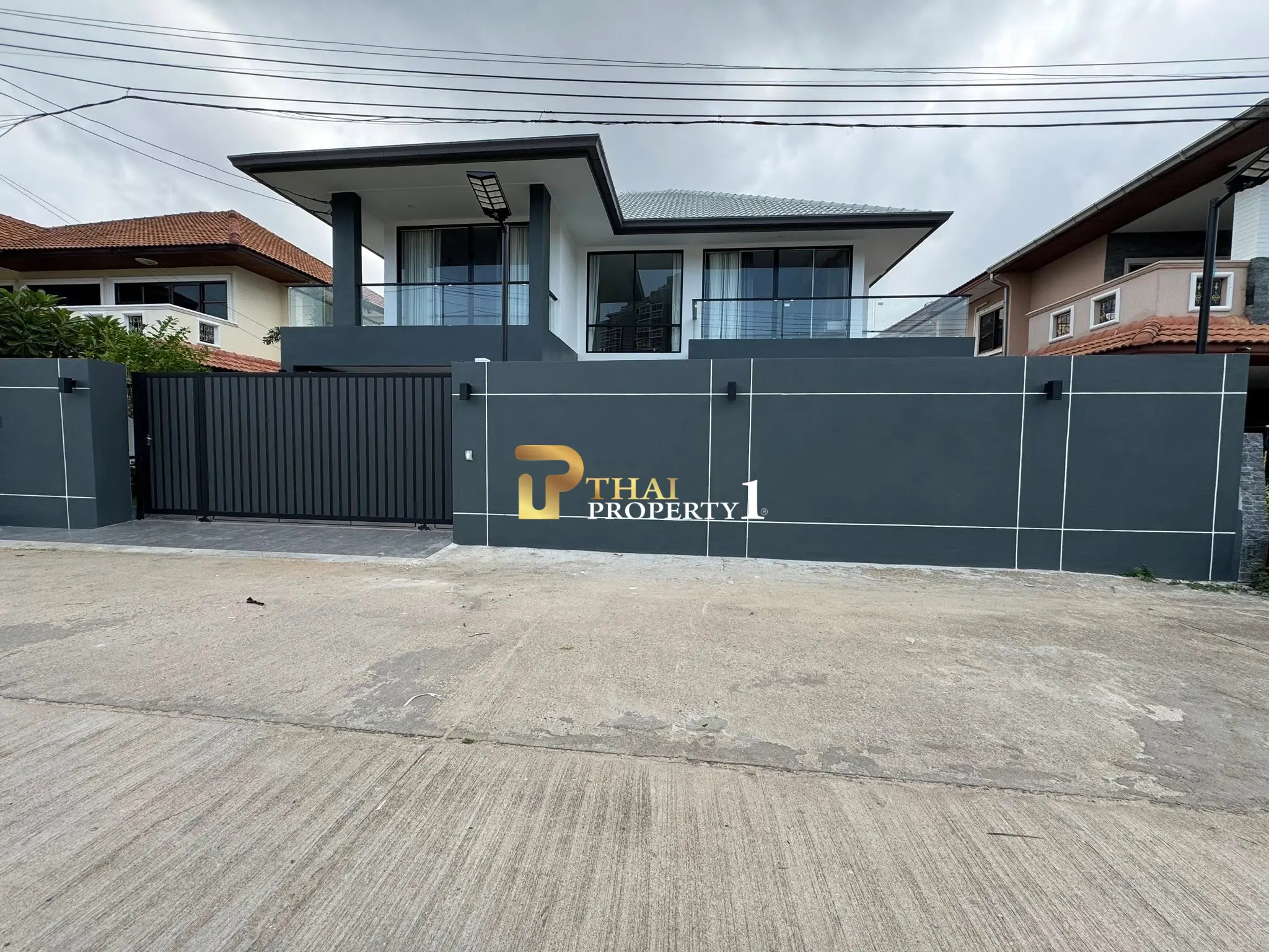 Spacious 6-Bedroom Villa with Modern Touches Just Minutes from Jomtien Beach