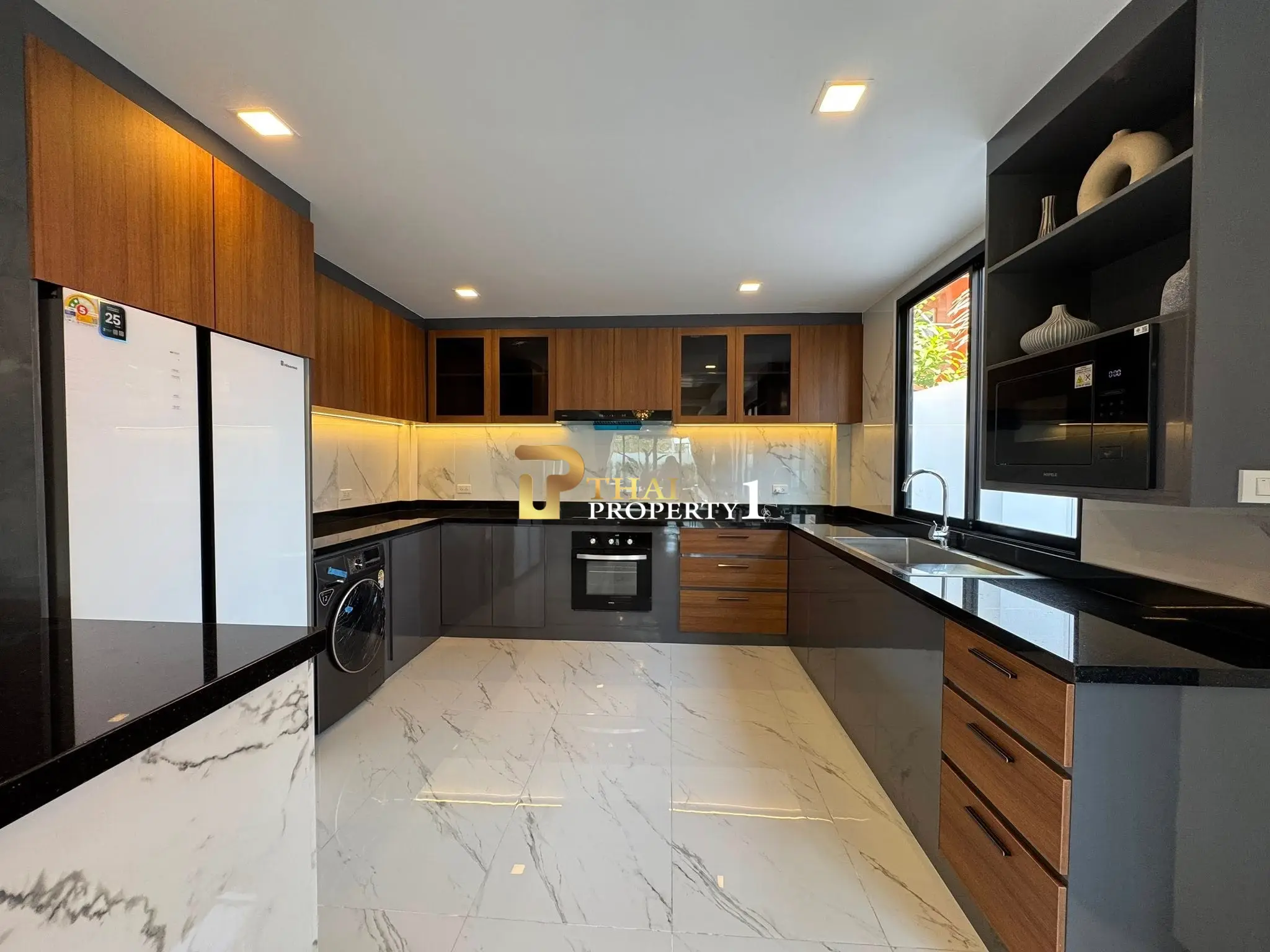 Spacious 6-Bedroom Villa with Modern Touches Just Minutes from Jomtien Beach