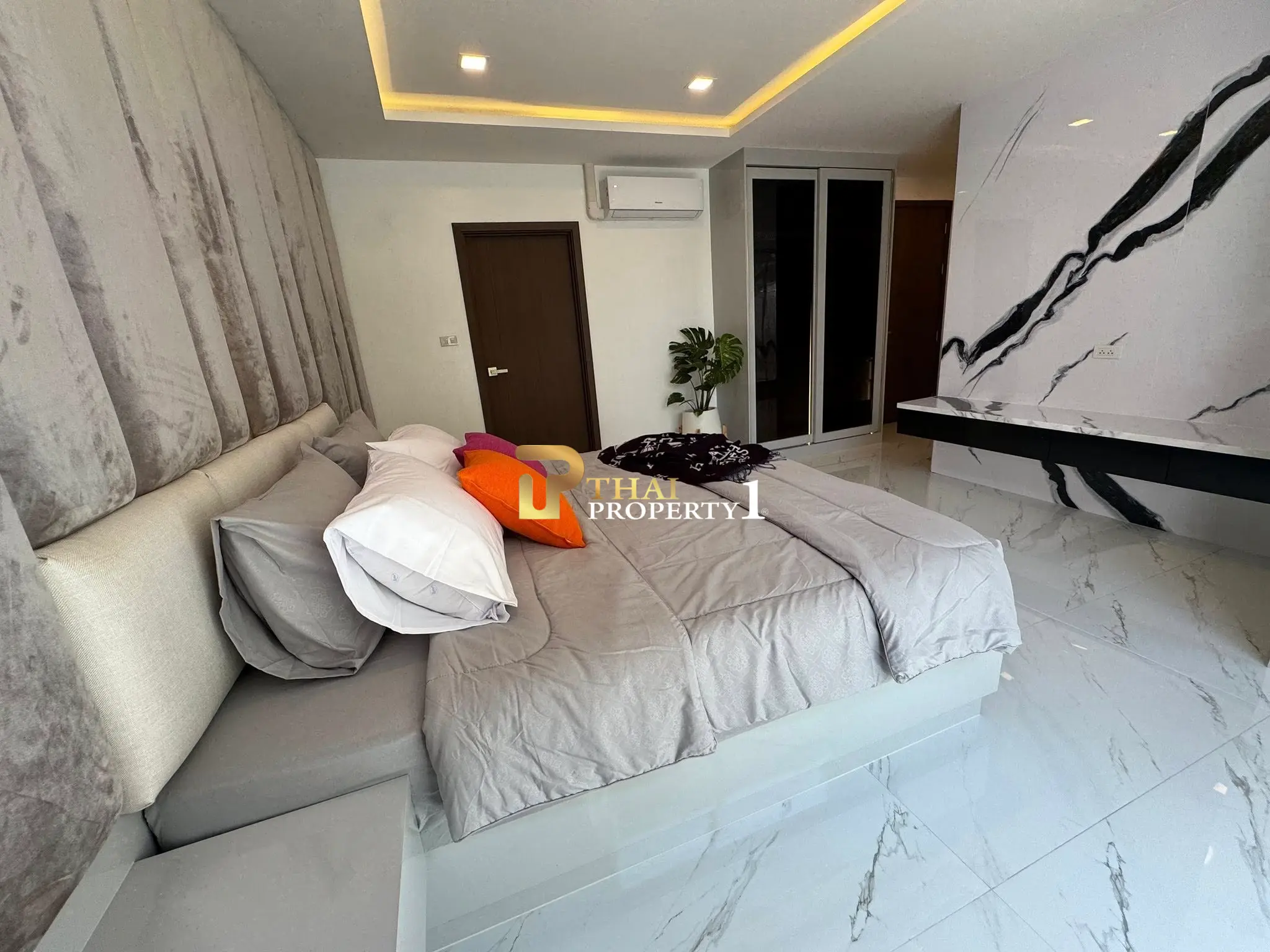 Spacious 6-Bedroom Villa with Modern Touches Just Minutes from Jomtien Beach