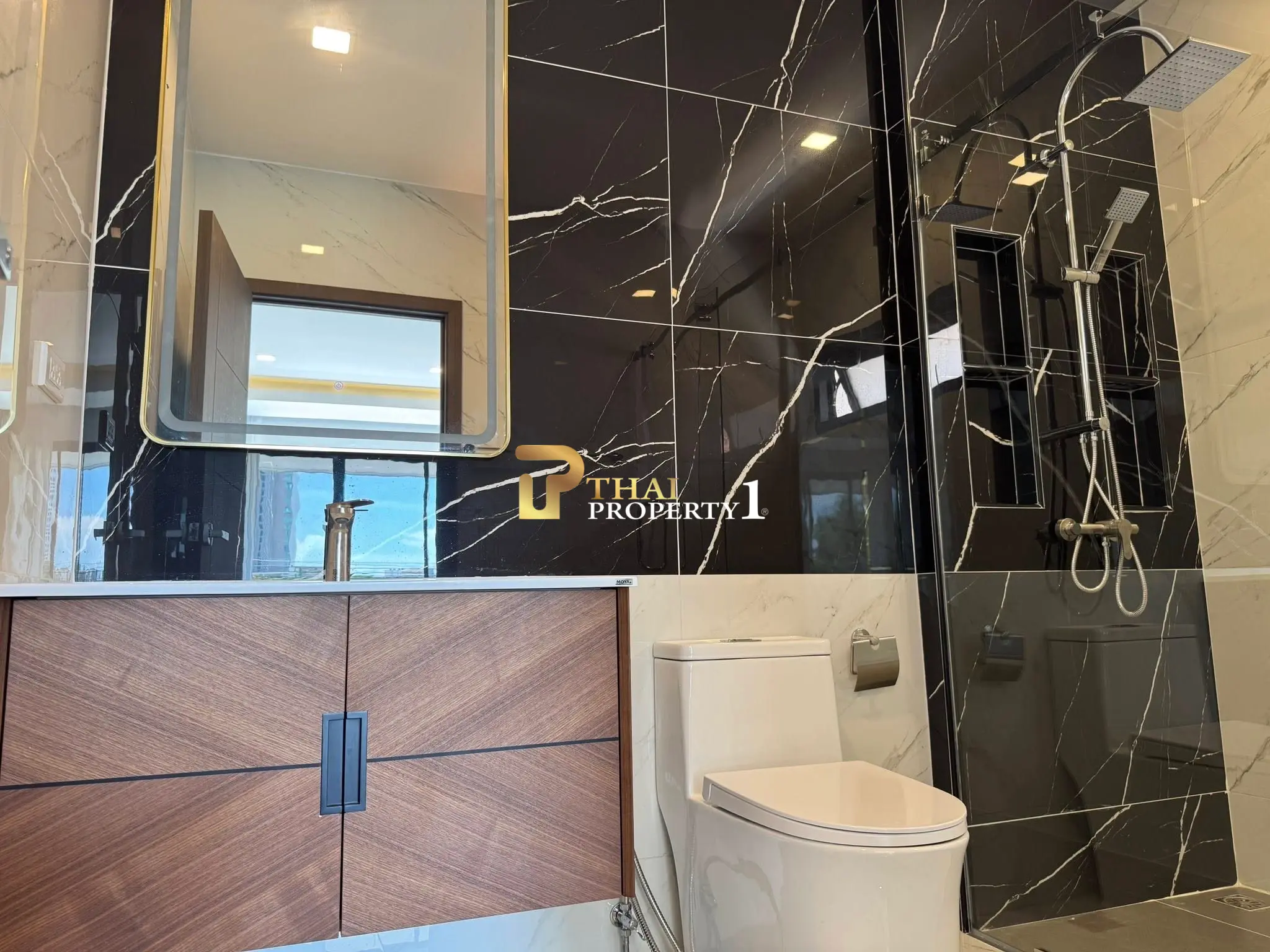 Spacious 6-Bedroom Villa with Modern Touches Just Minutes from Jomtien Beach