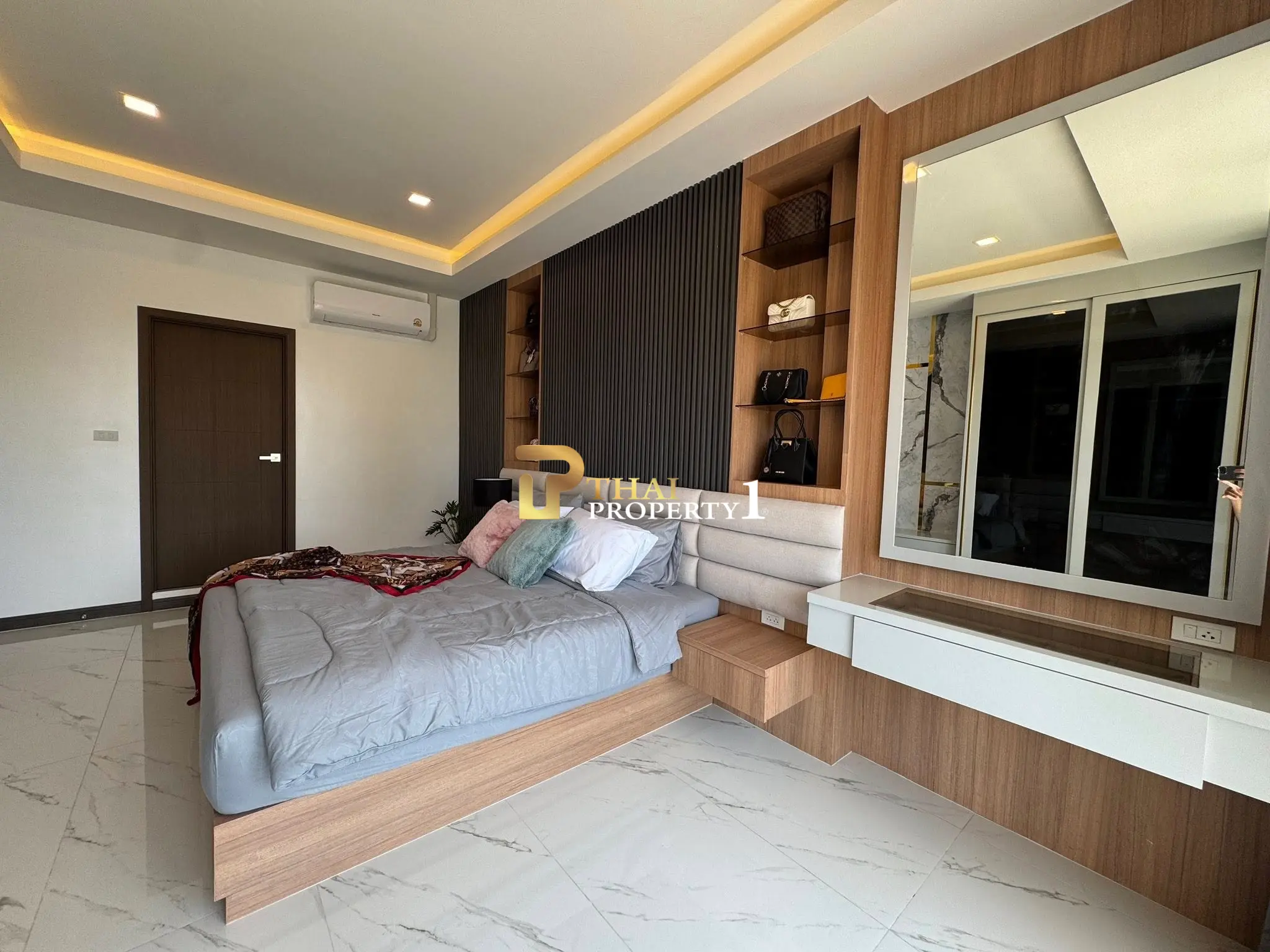 Spacious 6-Bedroom Villa with Modern Touches Just Minutes from Jomtien Beach