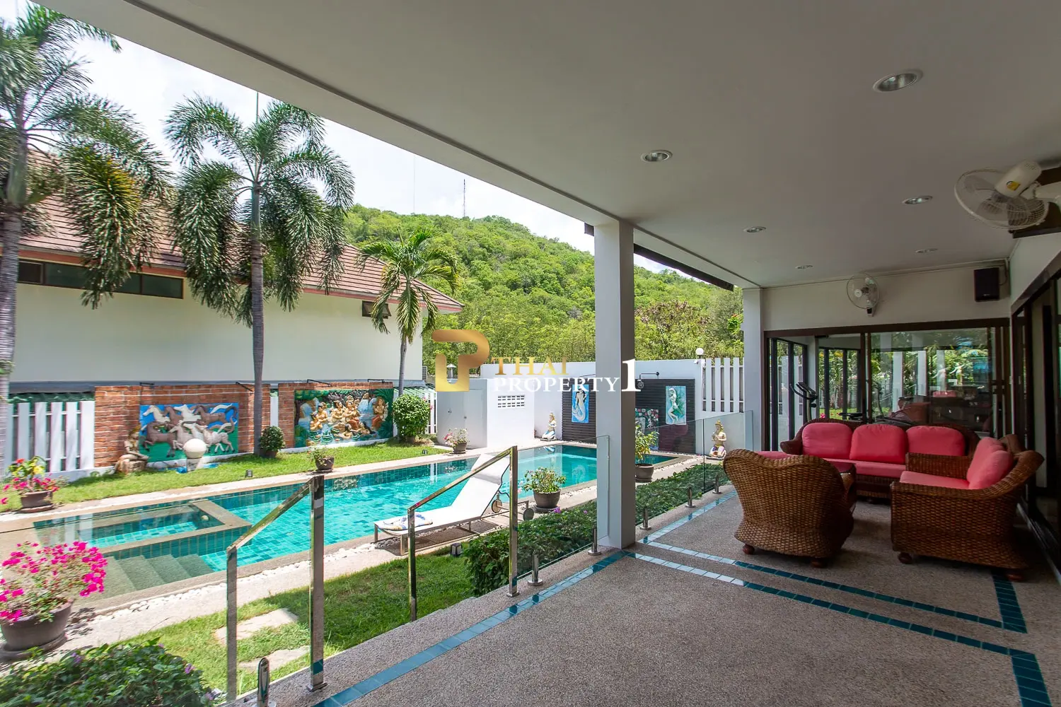 Central 3-Bedroom Private Pool Villa in Hua Hin Soi 88
