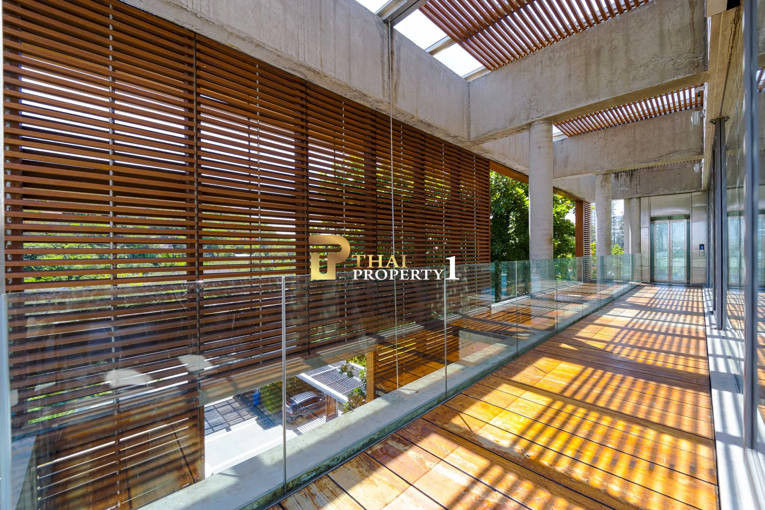 Hua Hin Beach - 5-Bedroom Beach Front Resort Style Villa In Town