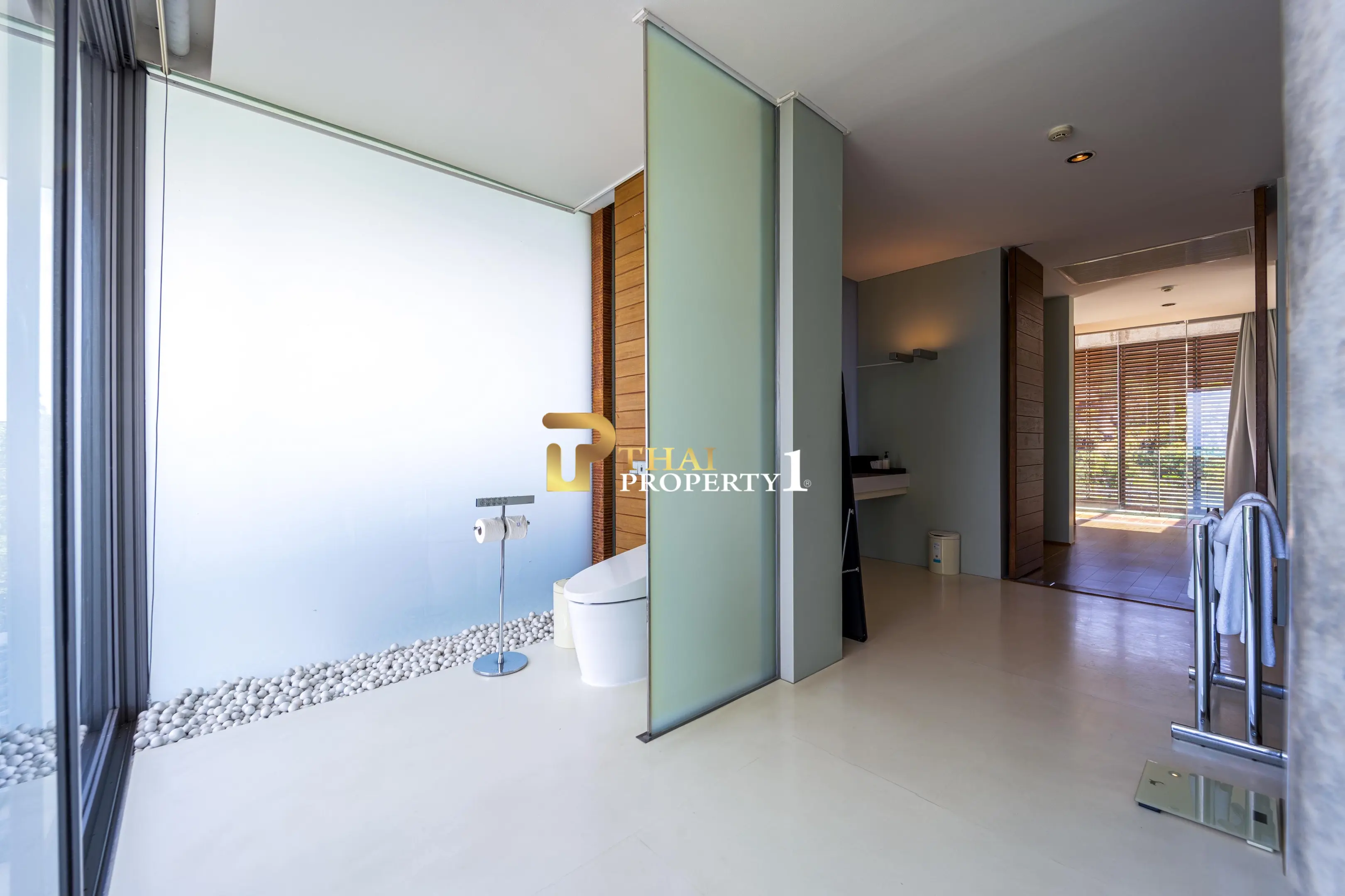 Hua Hin Beach - 5-Bedroom Beach Front Resort Style Villa In Town