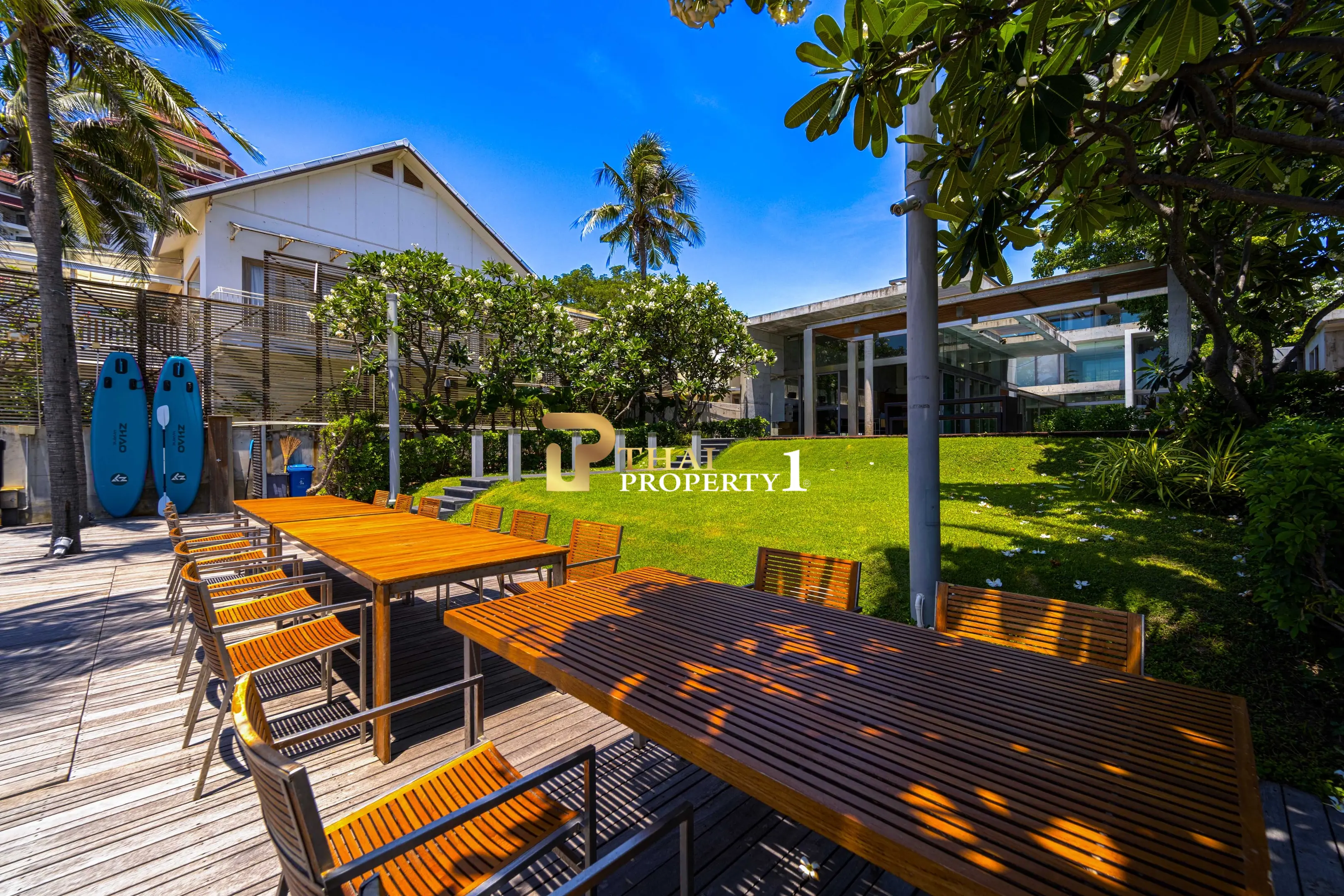 Hua Hin Beach - 5-Bedroom Beach Front Resort Style Villa In Town