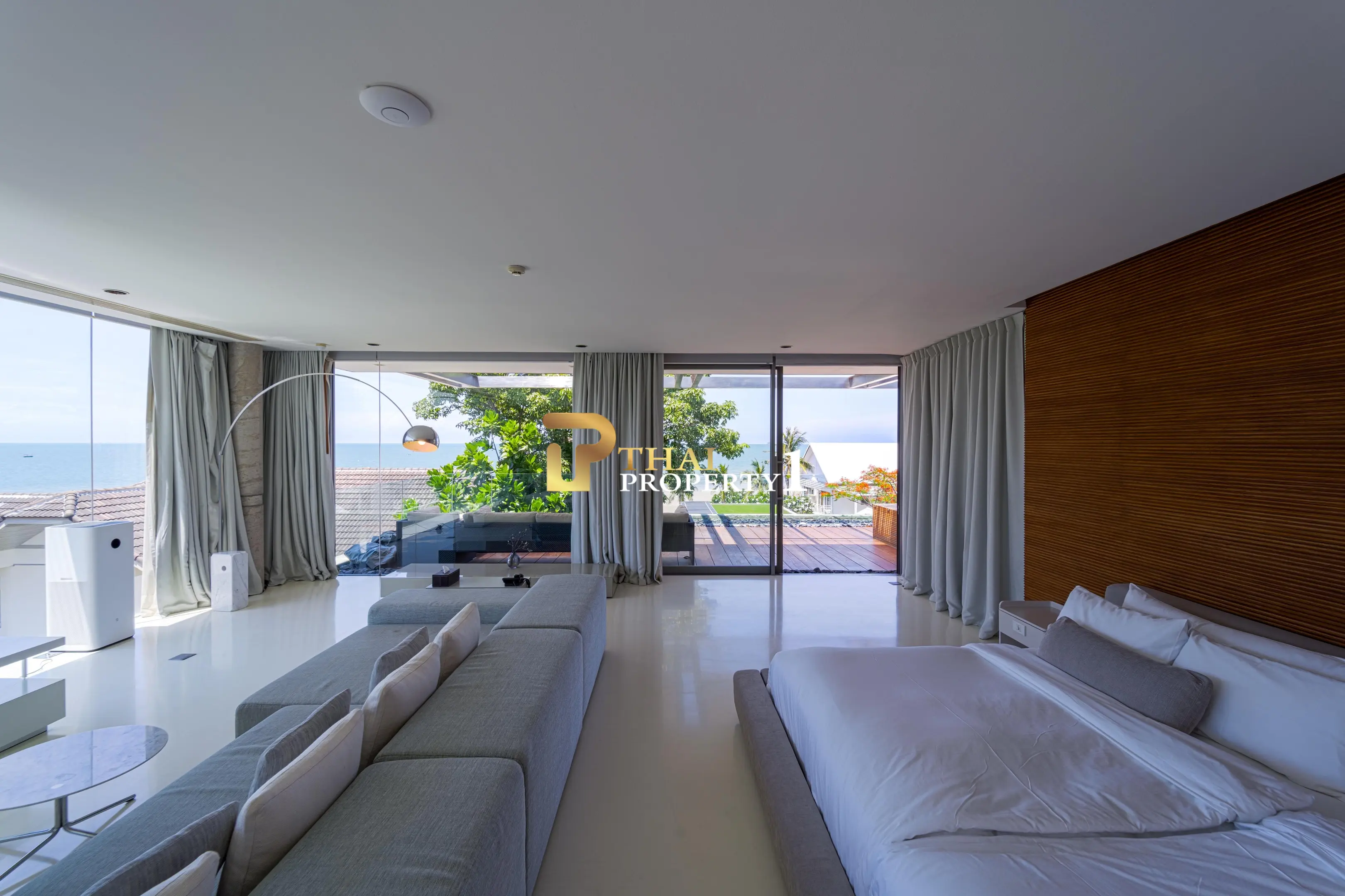 Hua Hin Beach - 5-Bedroom Beach Front Resort Style Villa In Town