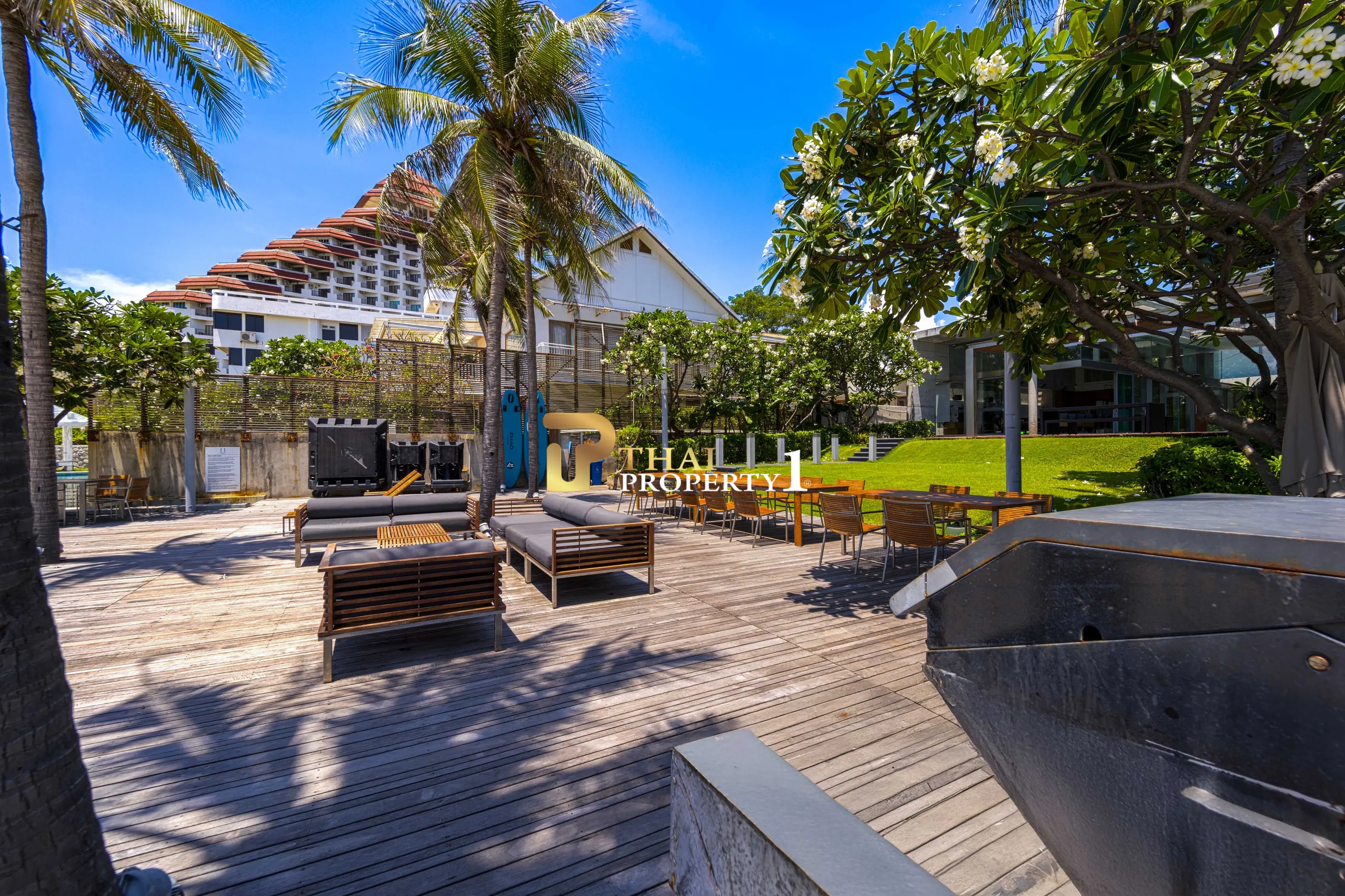 Hua Hin Beach - 5-Bedroom Beach Front Resort Style Villa In Town