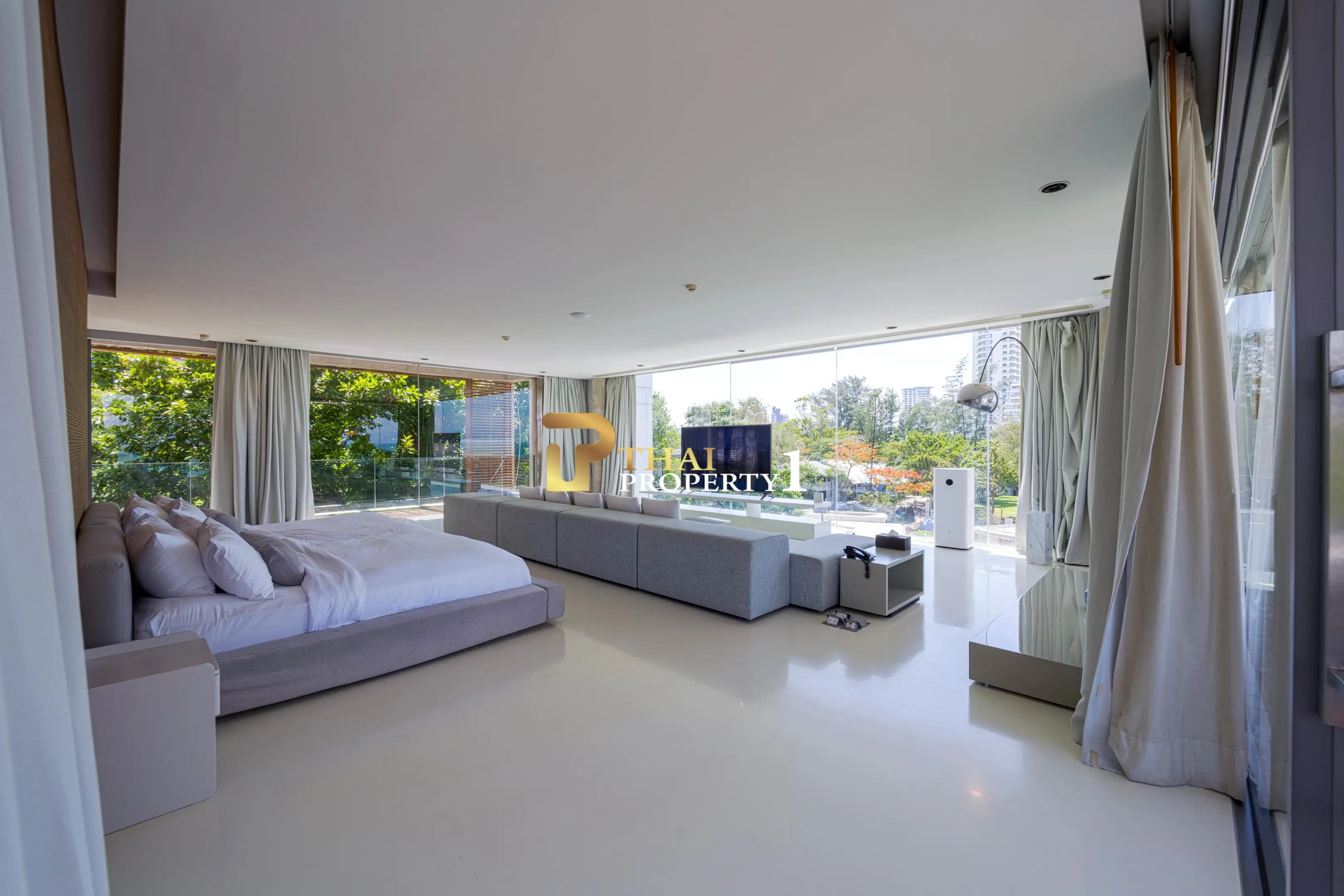 Hua Hin Beach - 5-Bedroom Beach Front Resort Style Villa In Town