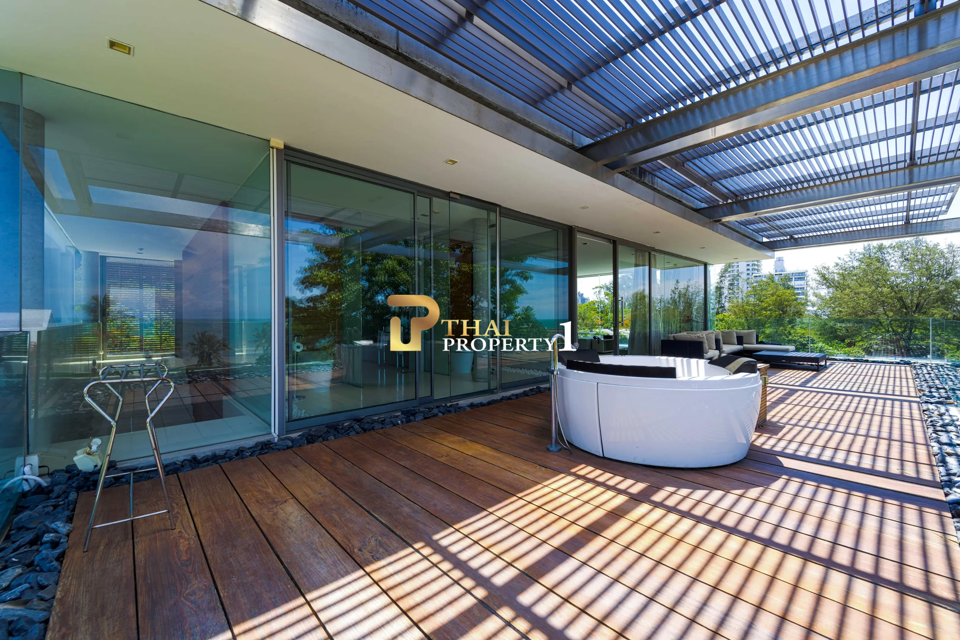 Hua Hin Beach - 5-Bedroom Beach Front Resort Style Villa In Town