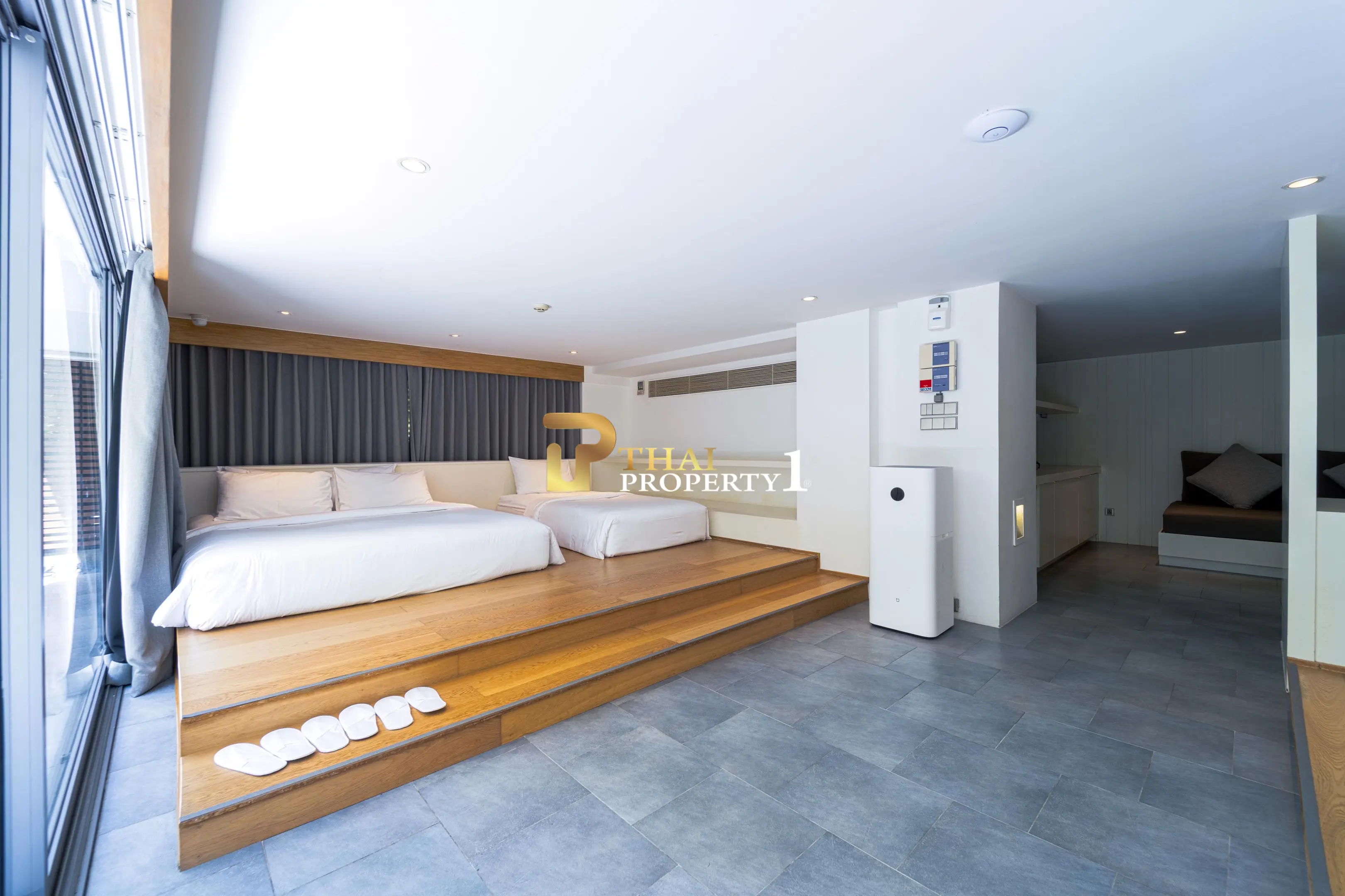 Hua Hin Beach - 5-Bedroom Beach Front Resort Style Villa In Town
