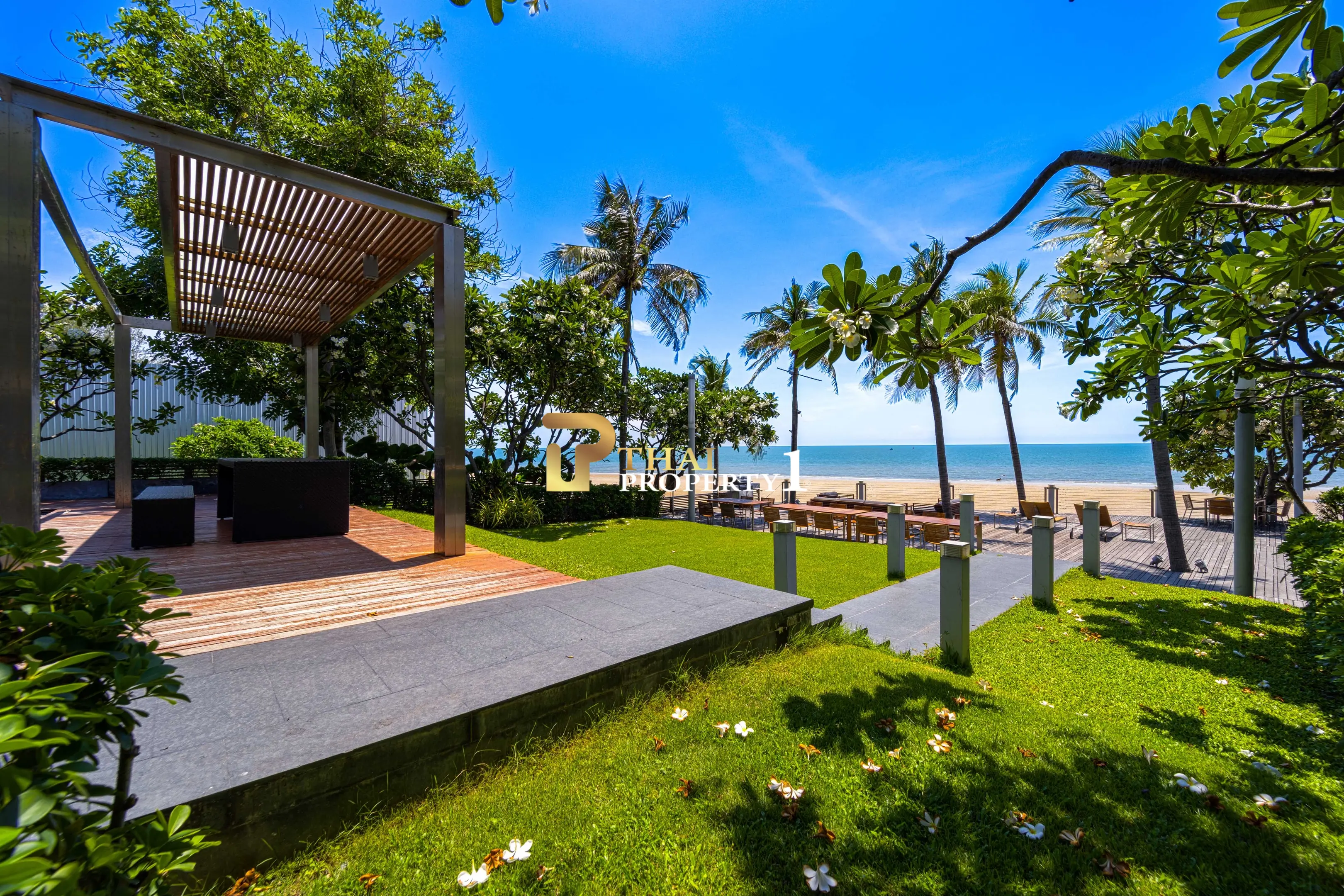 Hua Hin Beach - 5-Bedroom Beach Front Resort Style Villa In Town