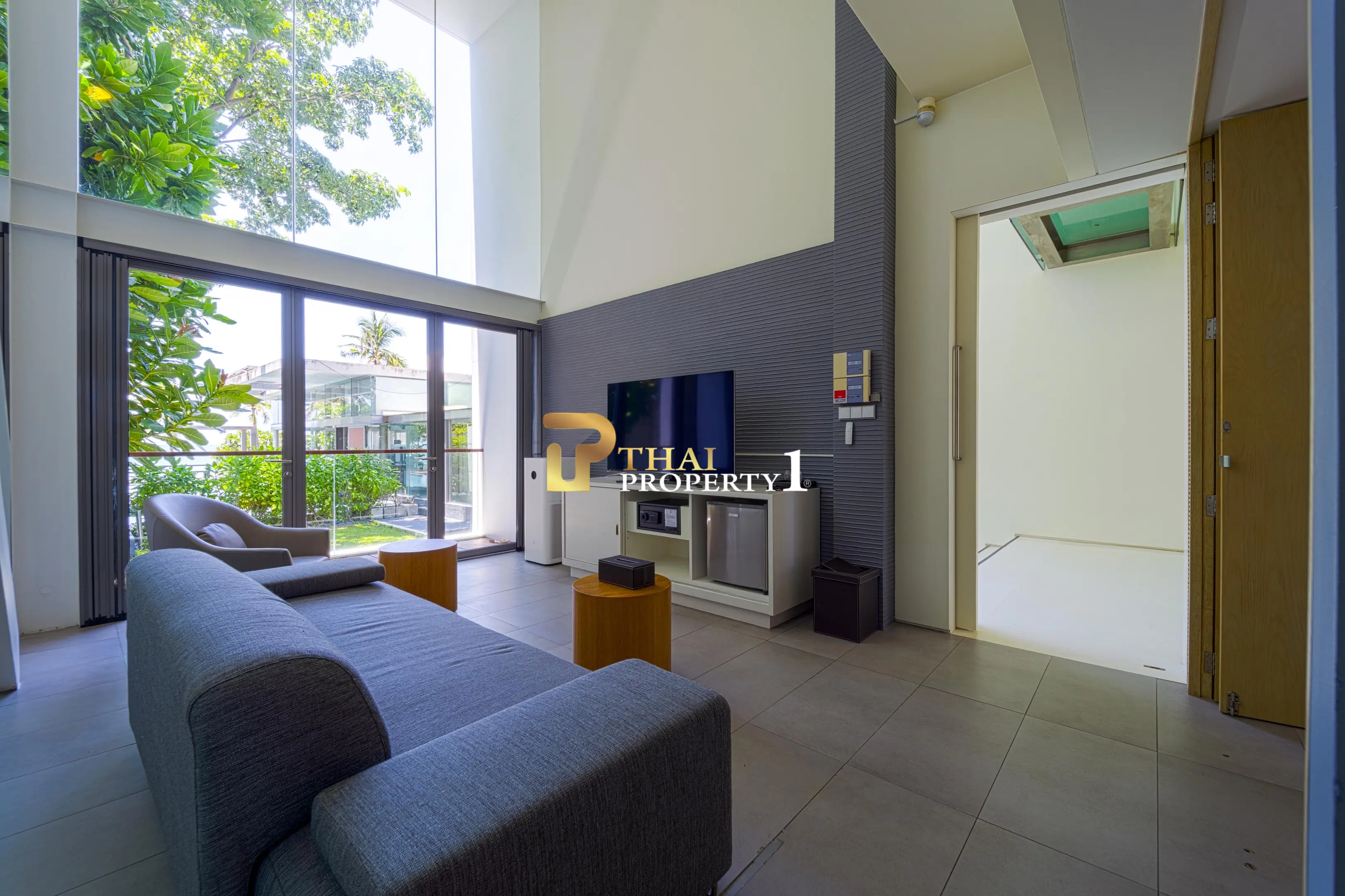 Hua Hin Beach - 5-Bedroom Beach Front Resort Style Villa In Town