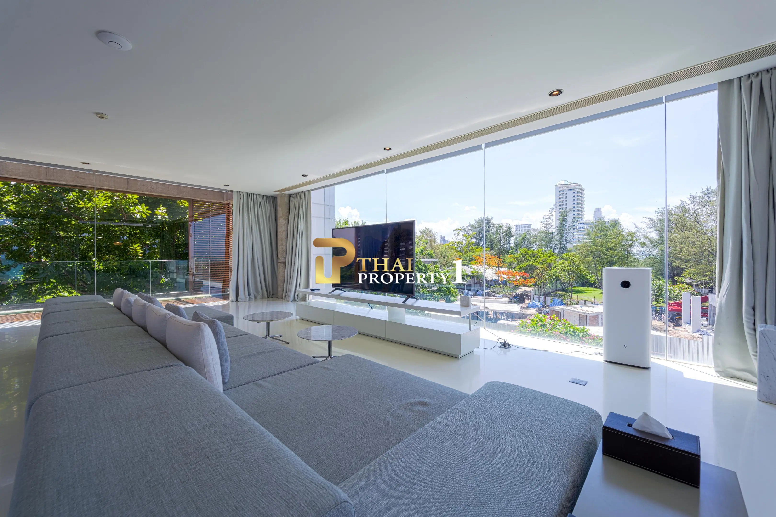 Hua Hin Beach - 5-Bedroom Beach Front Resort Style Villa In Town