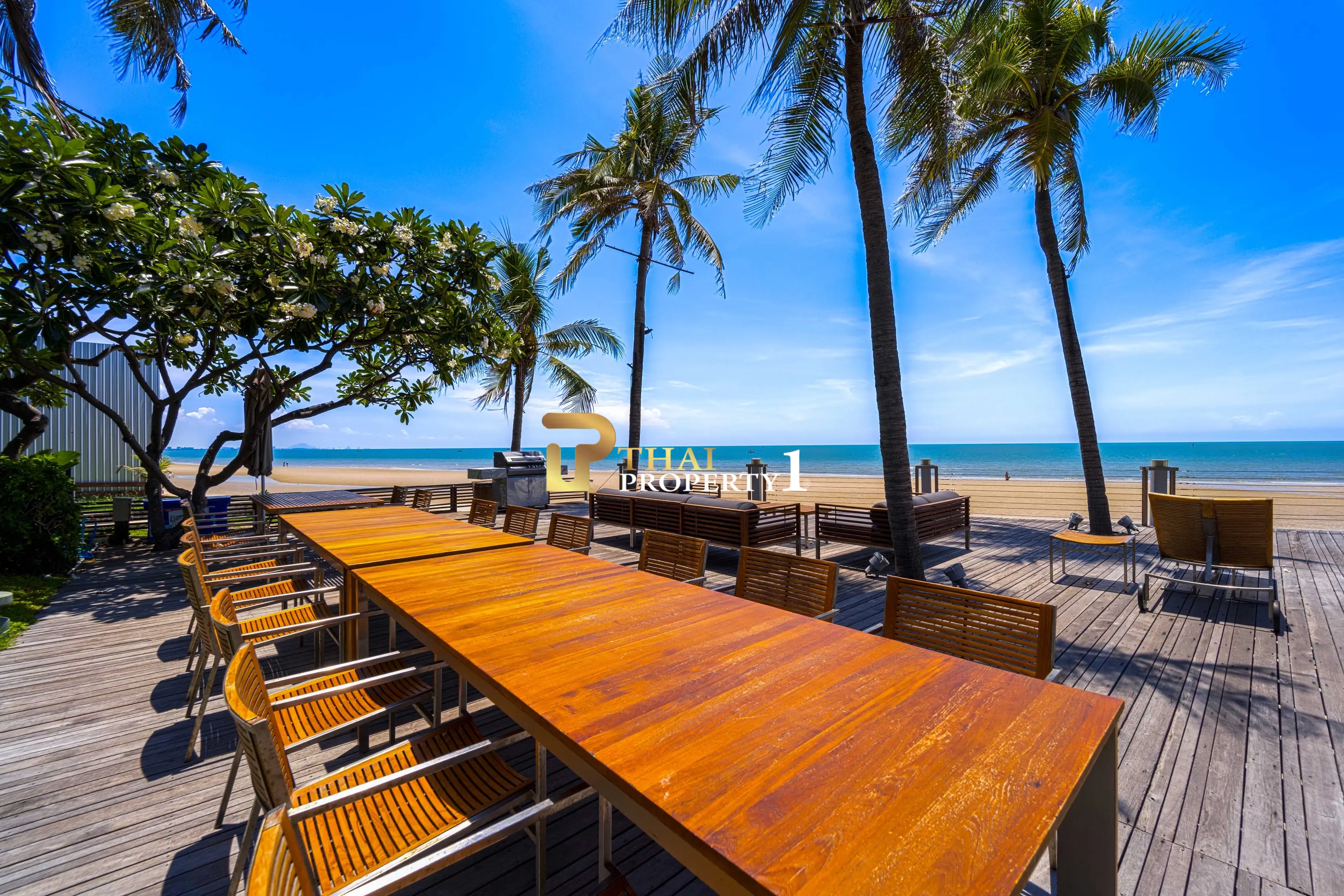 Hua Hin Beach - 5-Bedroom Beach Front Resort Style Villa In Town