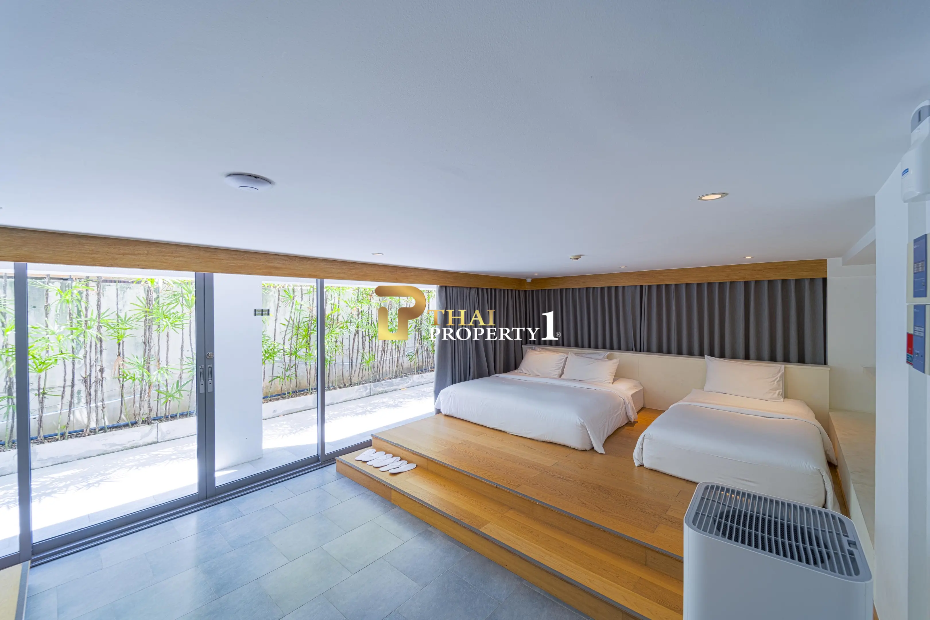 Hua Hin Beach - 5-Bedroom Beach Front Resort Style Villa In Town
