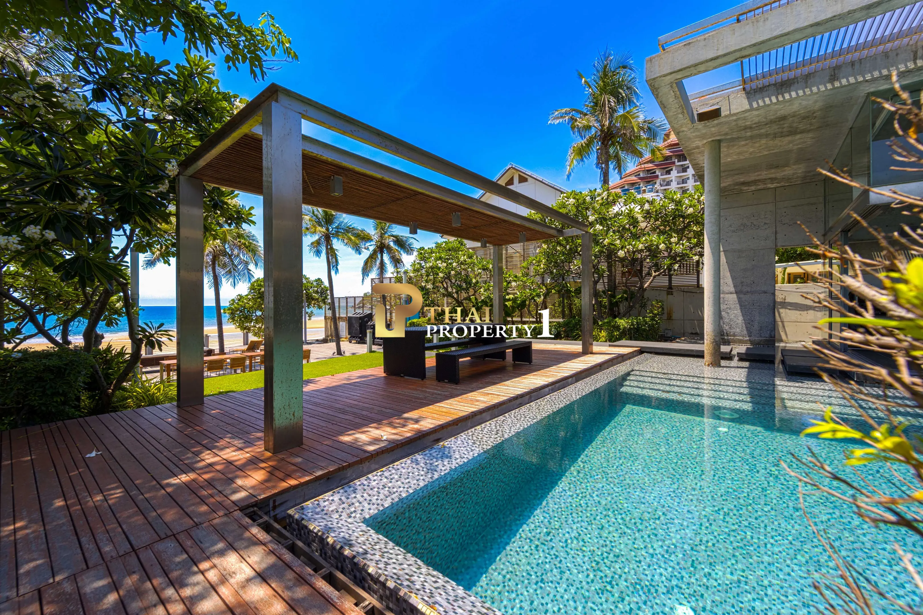 Hua Hin Beach - 5-Bedroom Beach Front Resort Style Villa In Town