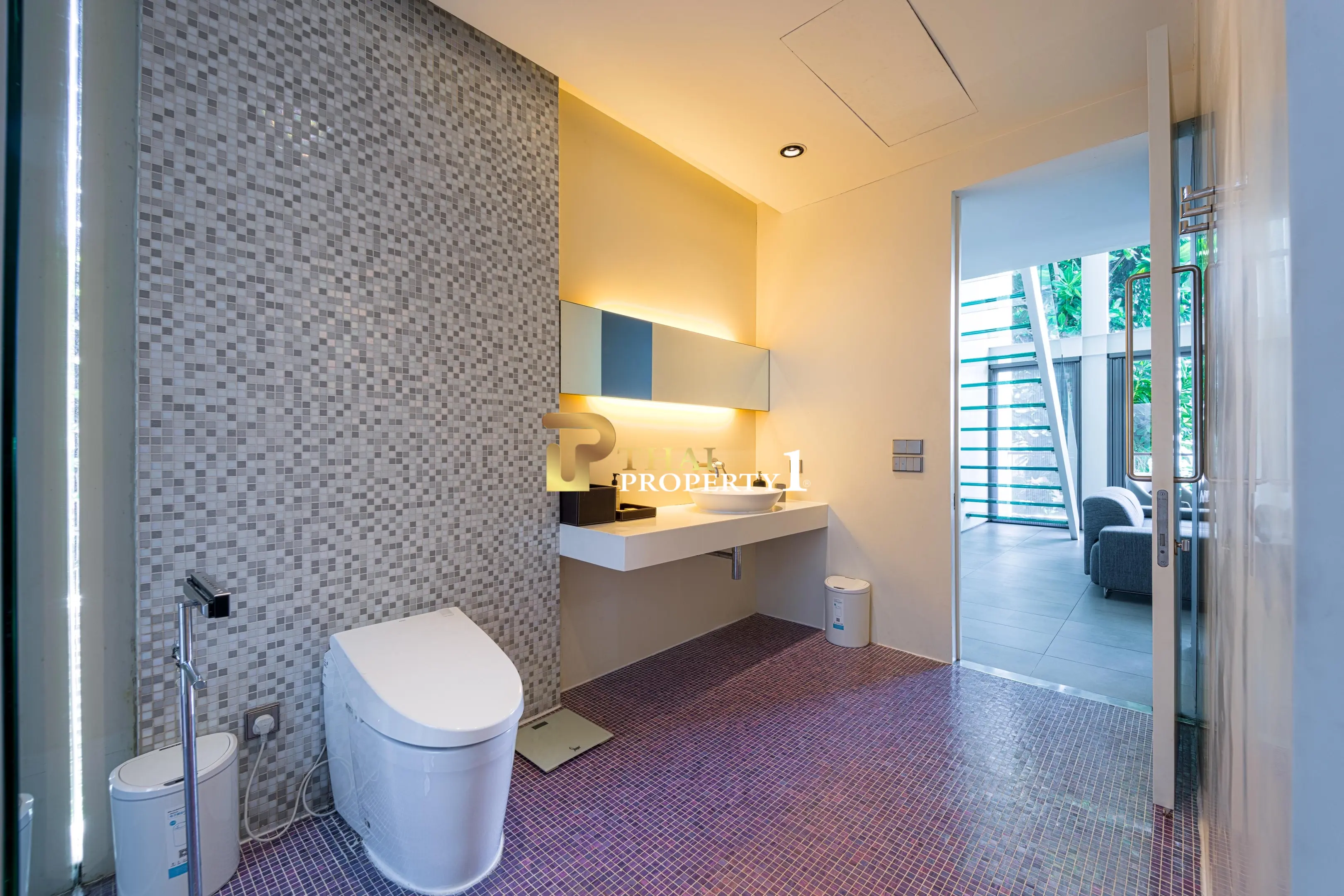 Hua Hin Beach - 5-Bedroom Beach Front Resort Style Villa In Town