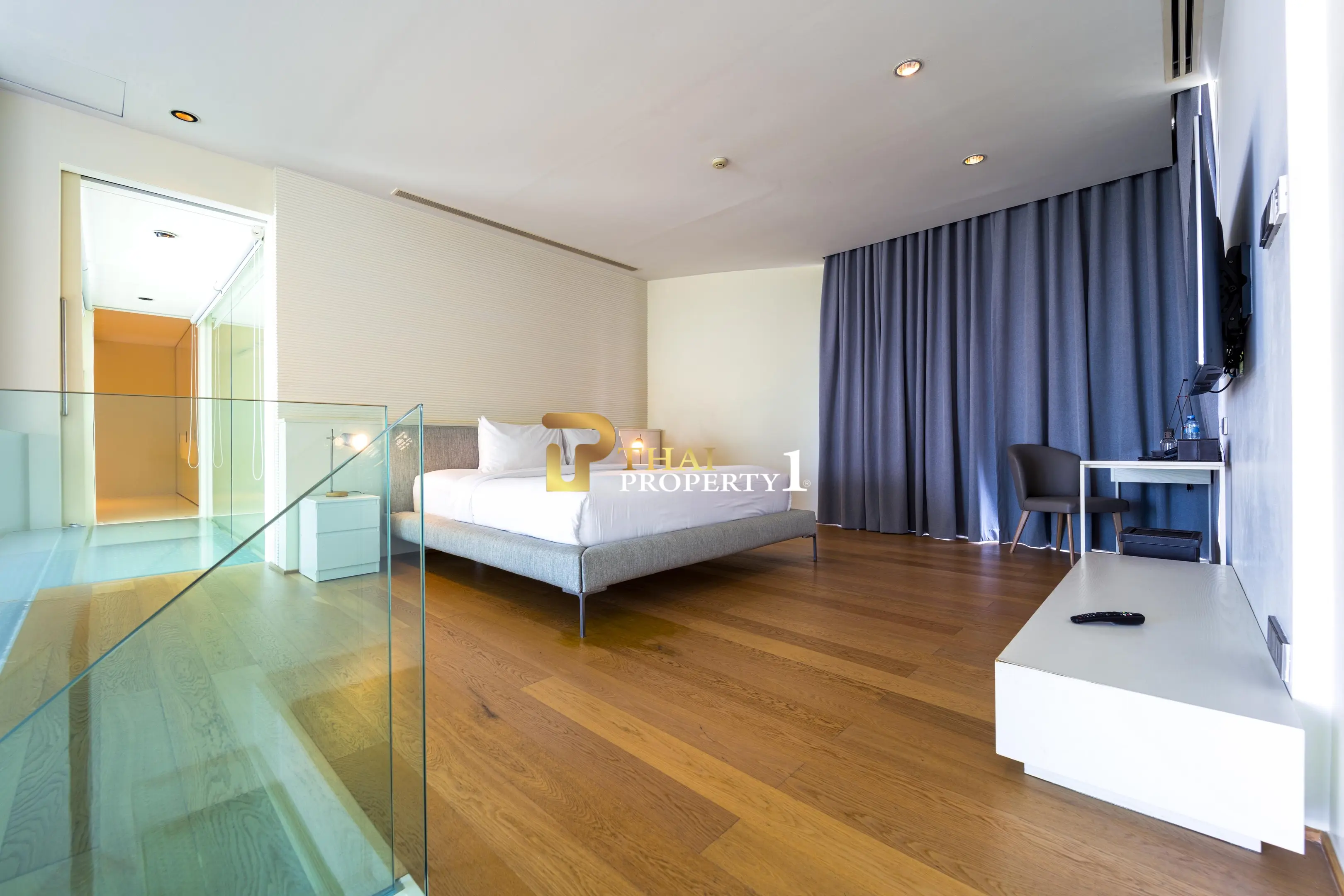 Hua Hin Beach - 5-Bedroom Beach Front Resort Style Villa In Town