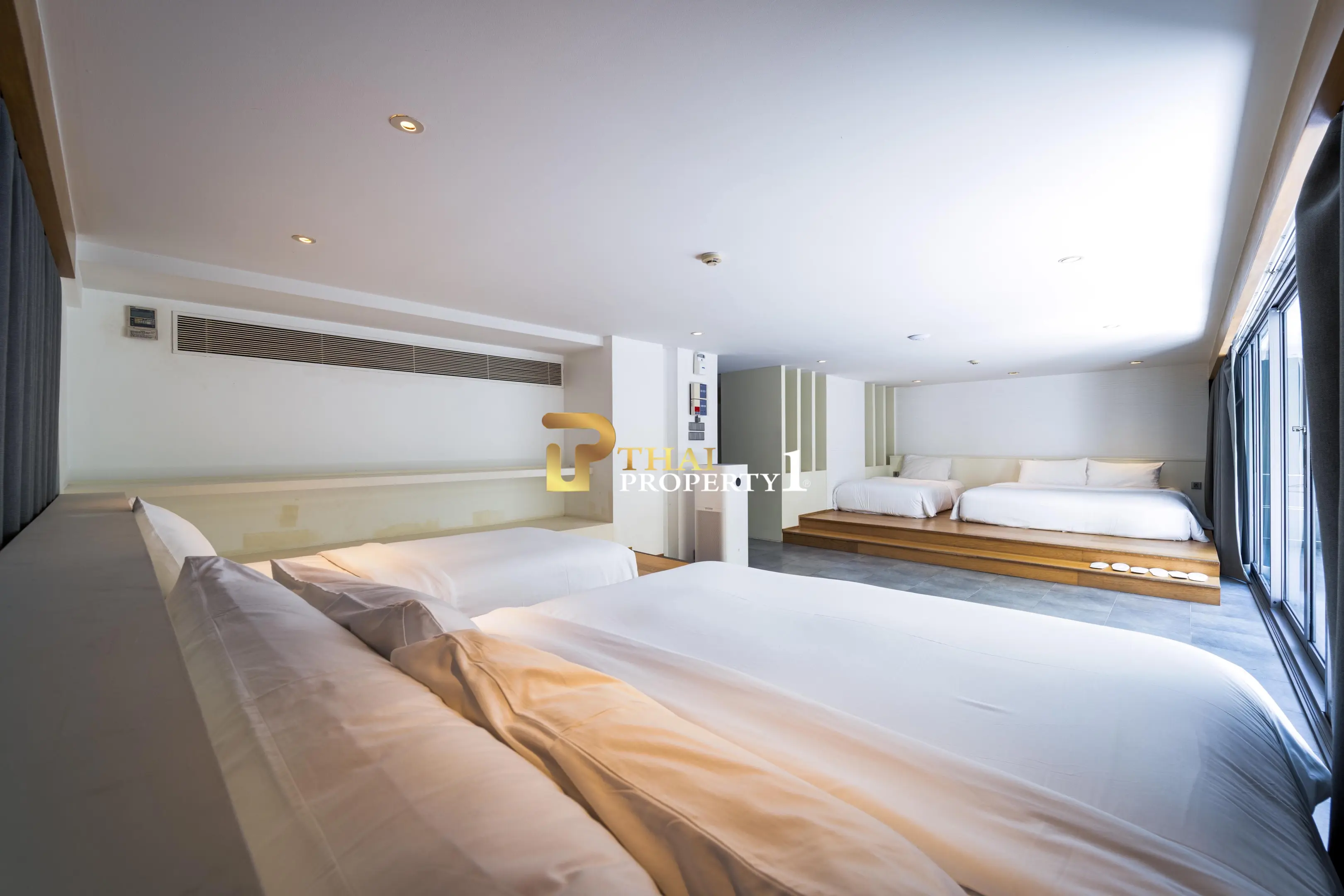 Hua Hin Beach - 5-Bedroom Beach Front Resort Style Villa In Town