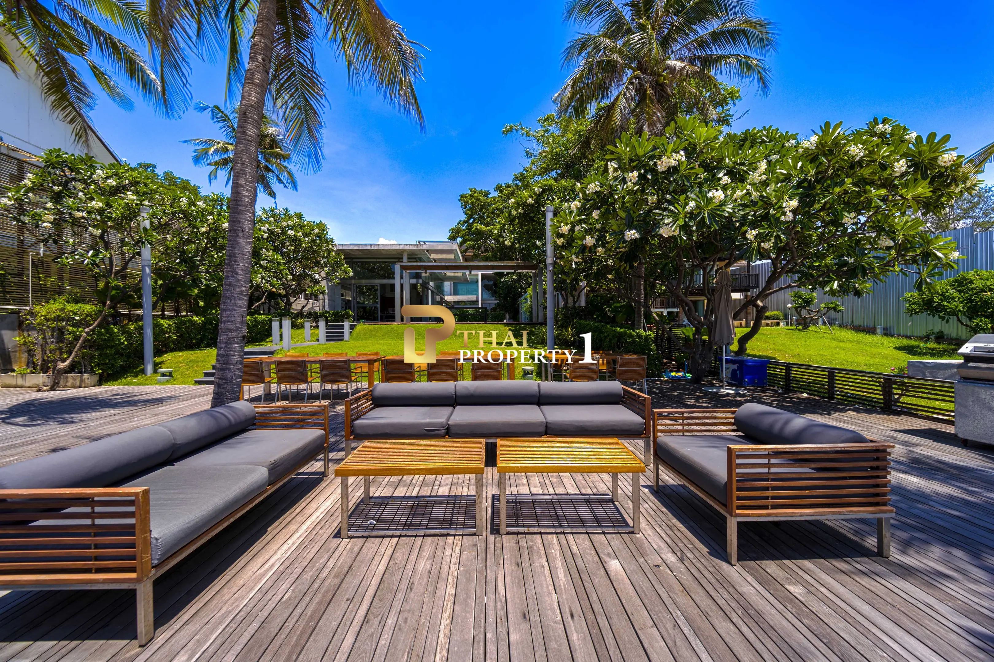 Hua Hin Beach - 5-Bedroom Beach Front Resort Style Villa In Town