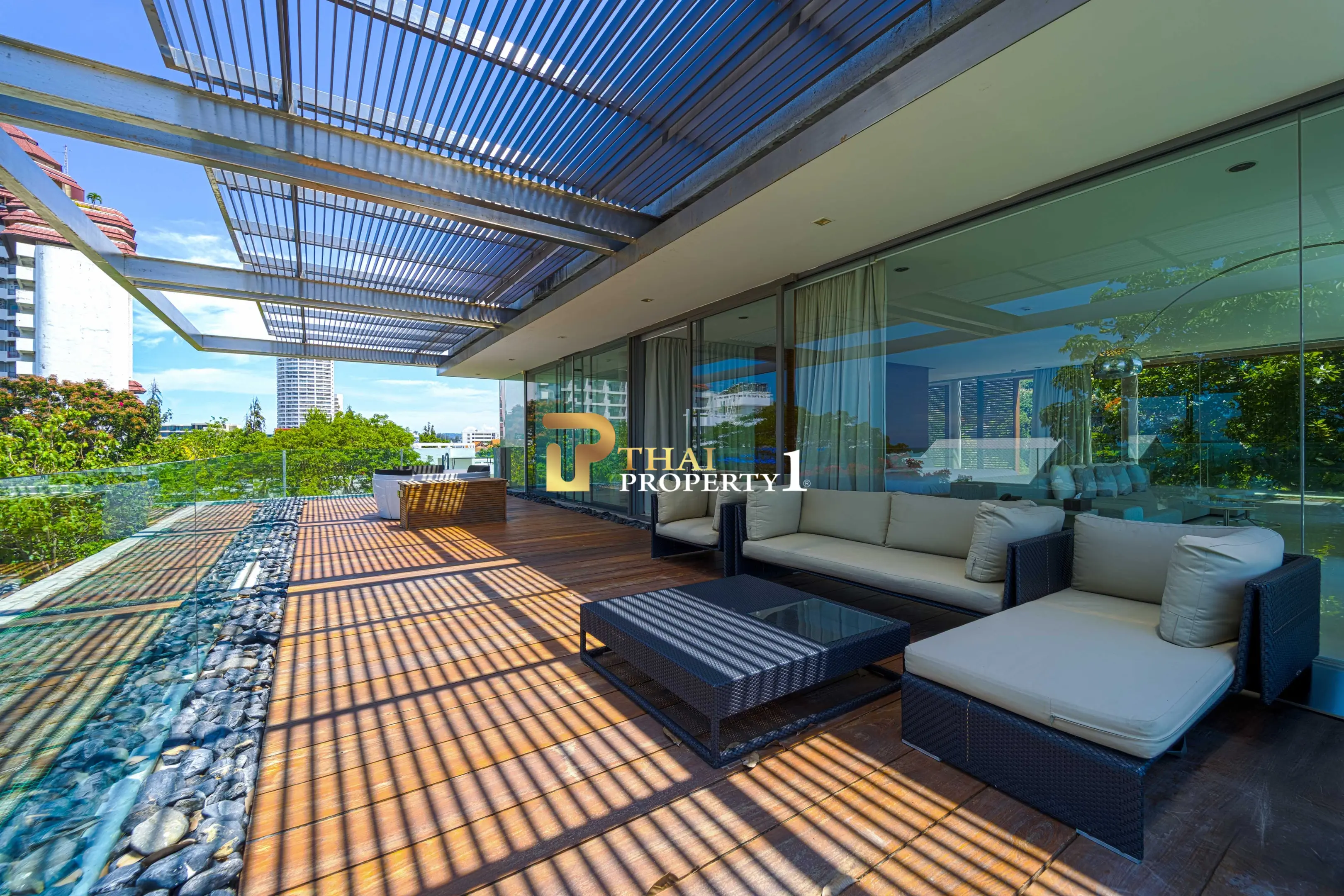 Hua Hin Beach - 5-Bedroom Beach Front Resort Style Villa In Town