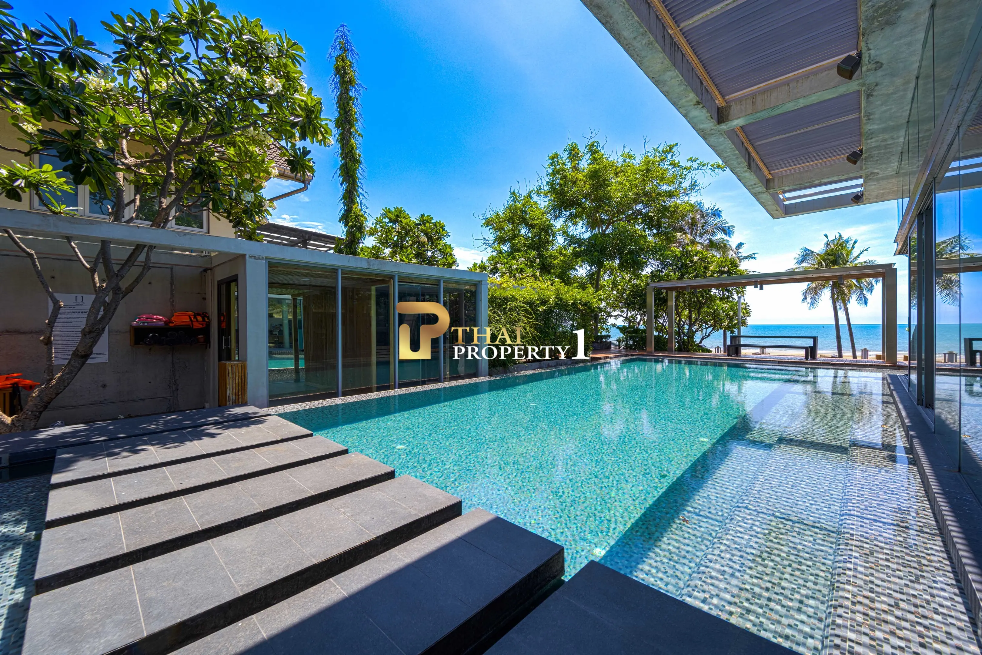 Hua Hin Beach - 5-Bedroom Beach Front Resort Style Villa In Town