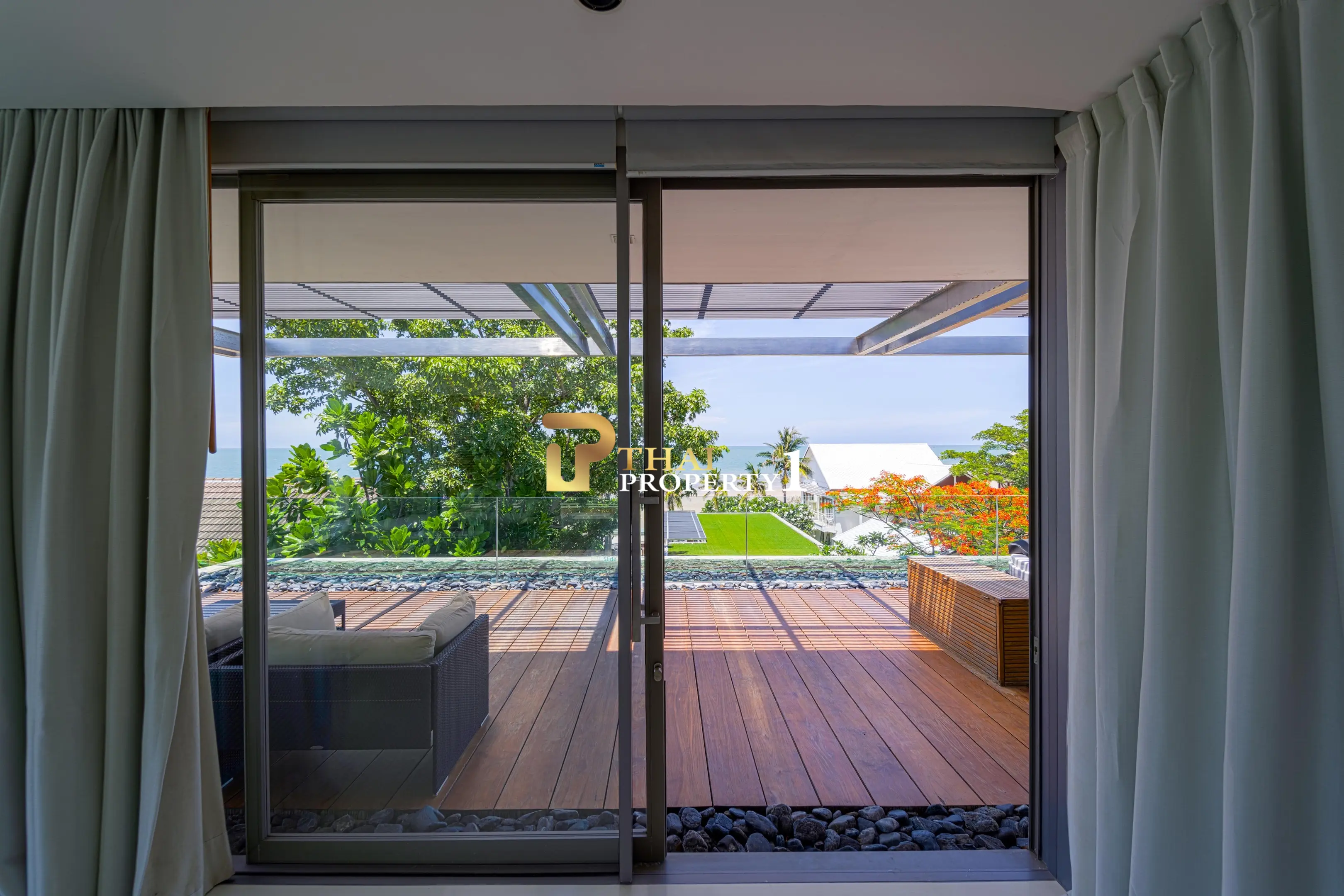 Hua Hin Beach - 5-Bedroom Beach Front Resort Style Villa In Town