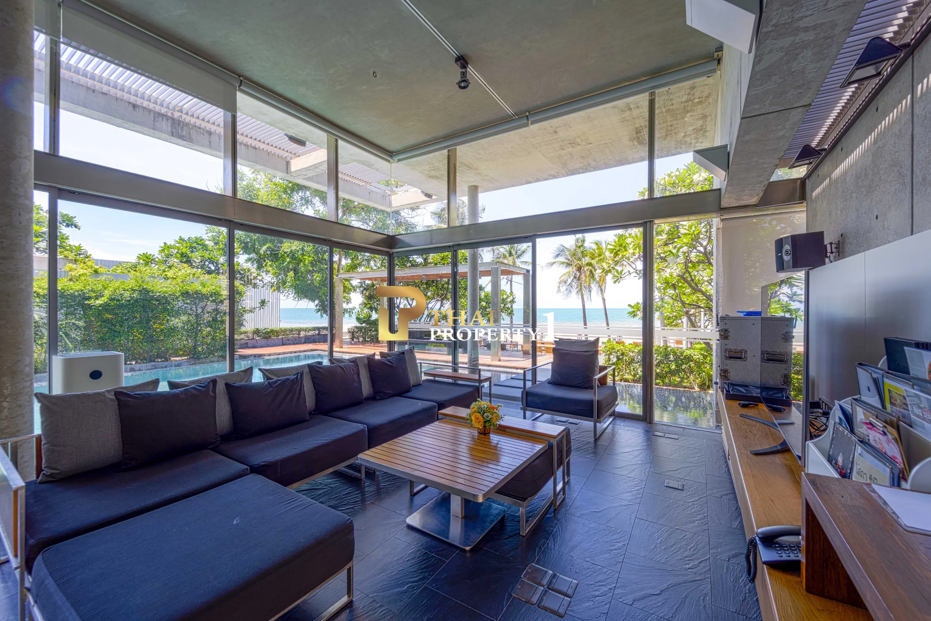 Hua Hin Beach - 5-Bedroom Beach Front Resort Style Villa In Town
