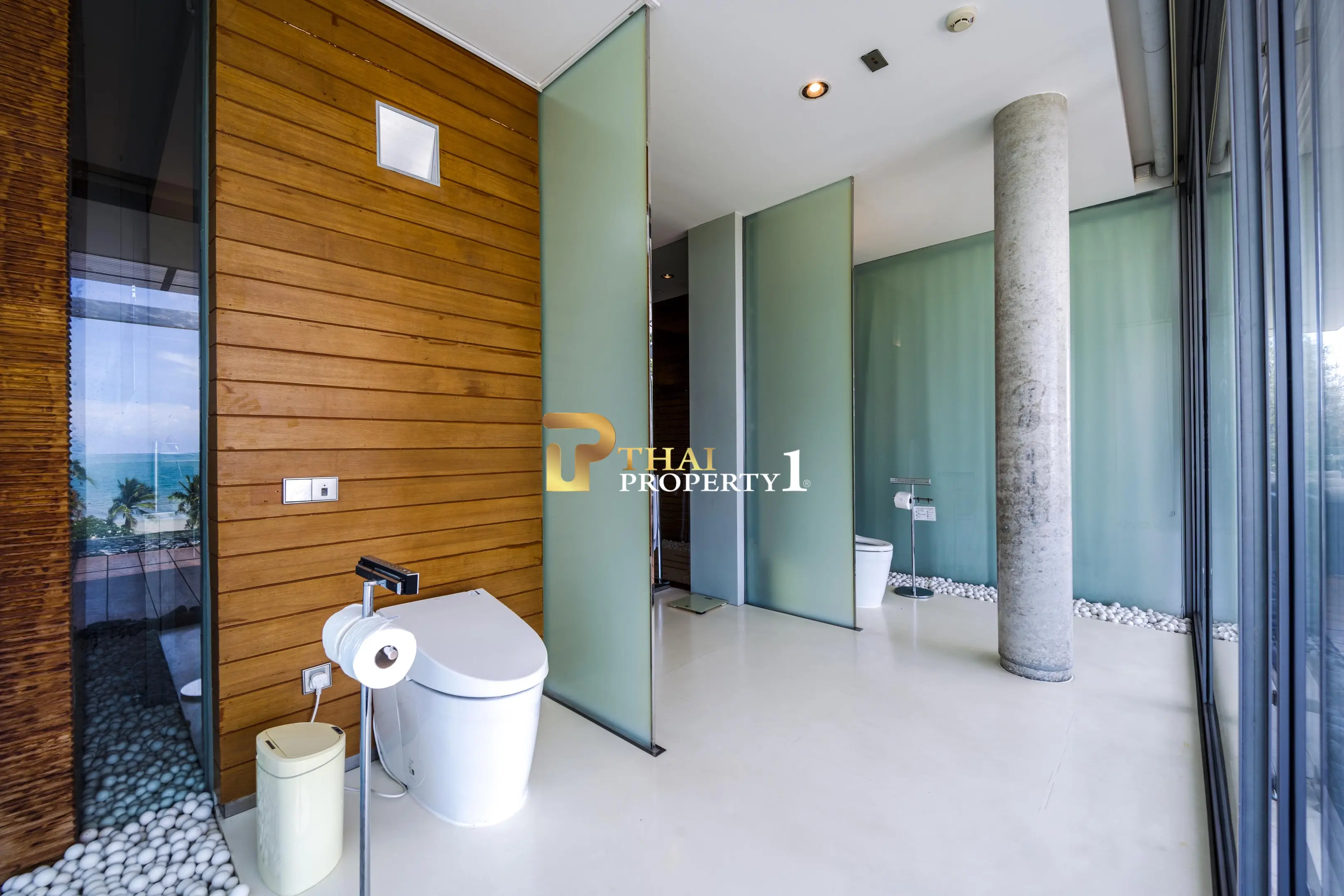 Hua Hin Beach - 5-Bedroom Beach Front Resort Style Villa In Town