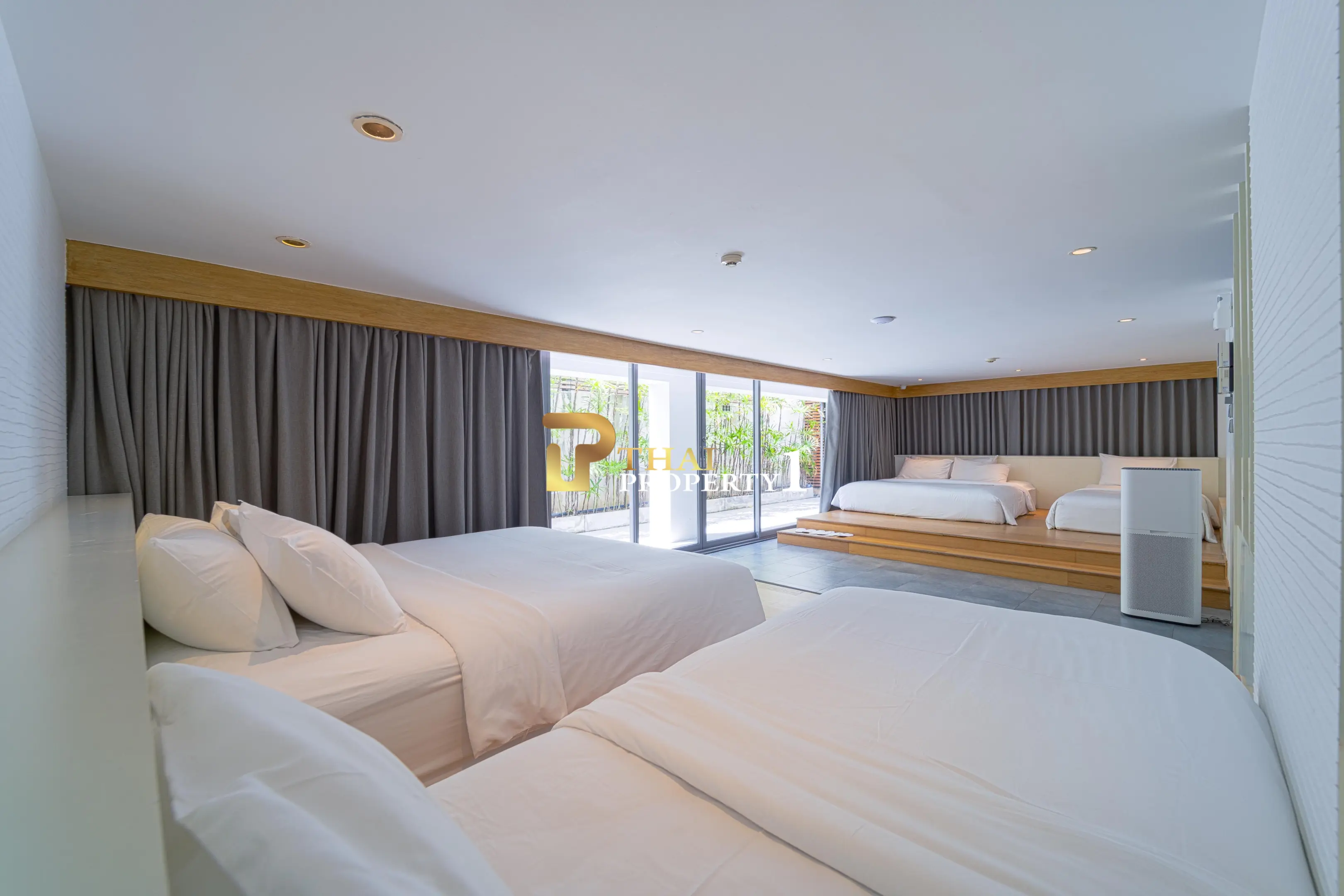Hua Hin Beach - 5-Bedroom Beach Front Resort Style Villa In Town