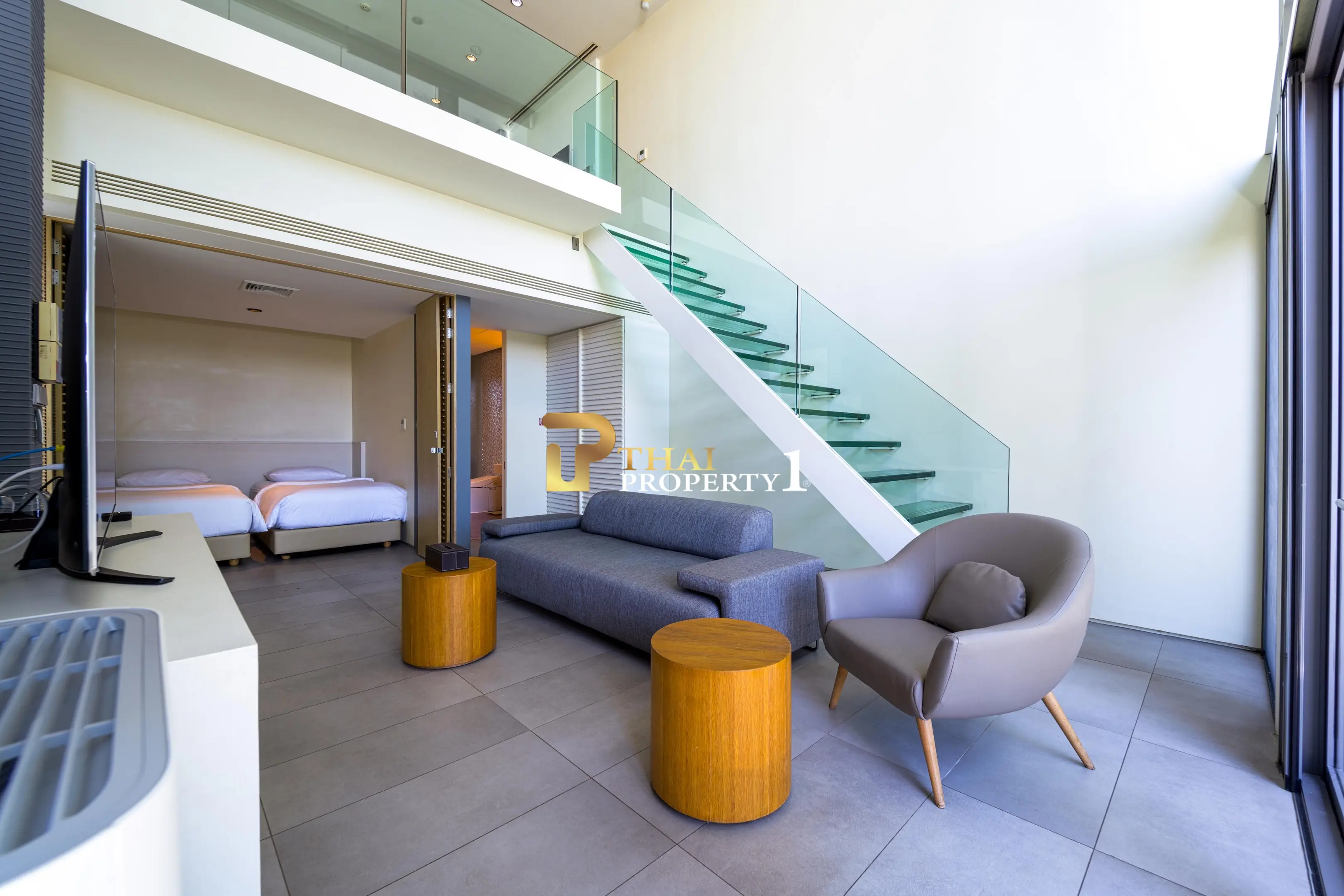 Hua Hin Beach - 5-Bedroom Beach Front Resort Style Villa In Town