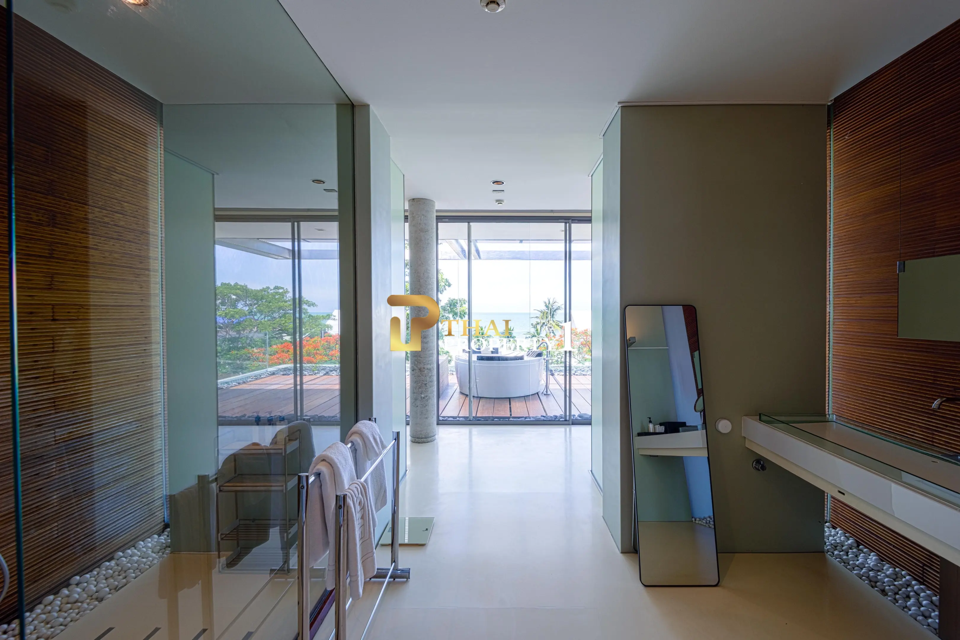 Hua Hin Beach - 5-Bedroom Beach Front Resort Style Villa In Town