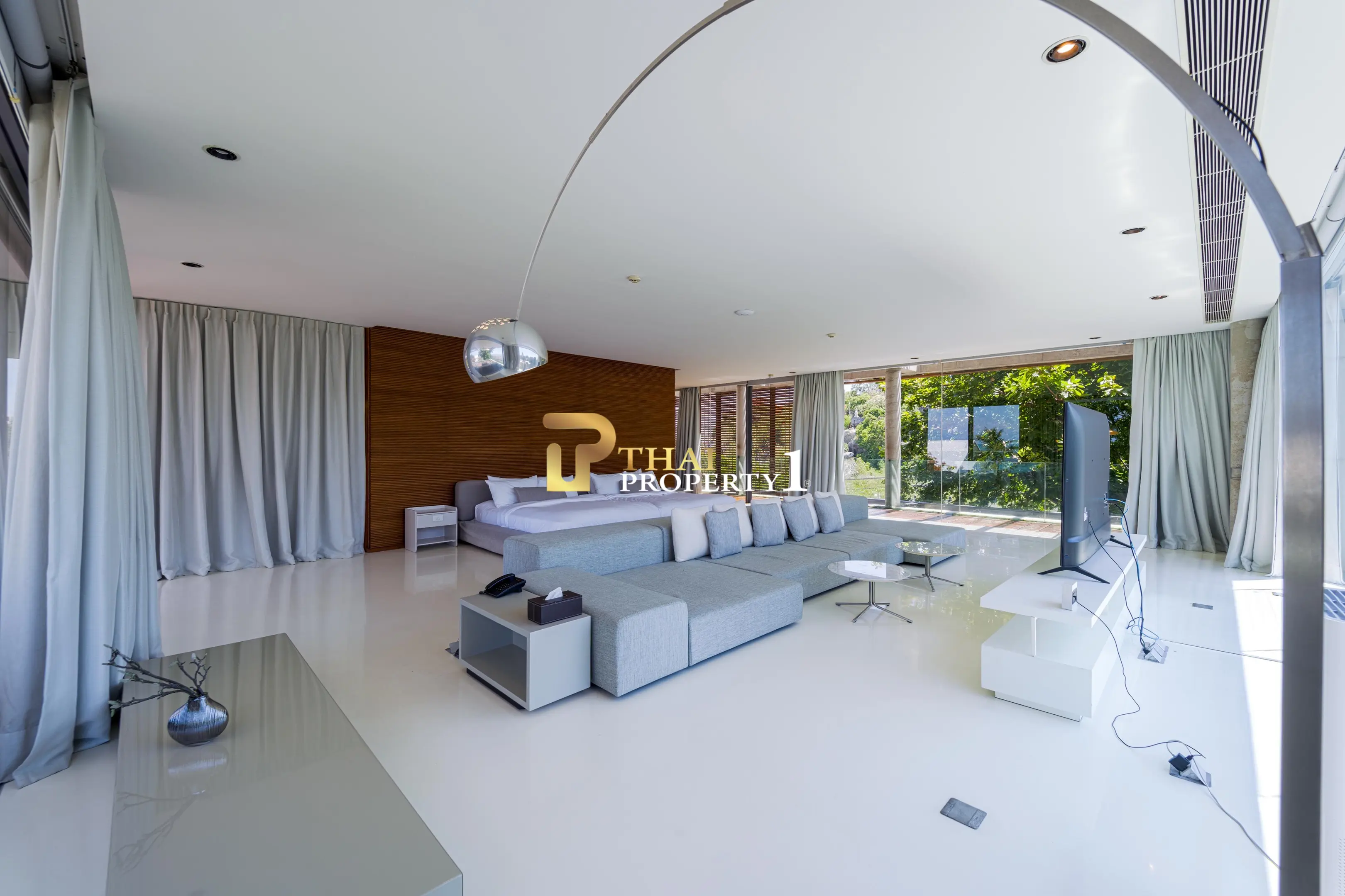 Hua Hin Beach - 5-Bedroom Beach Front Resort Style Villa In Town