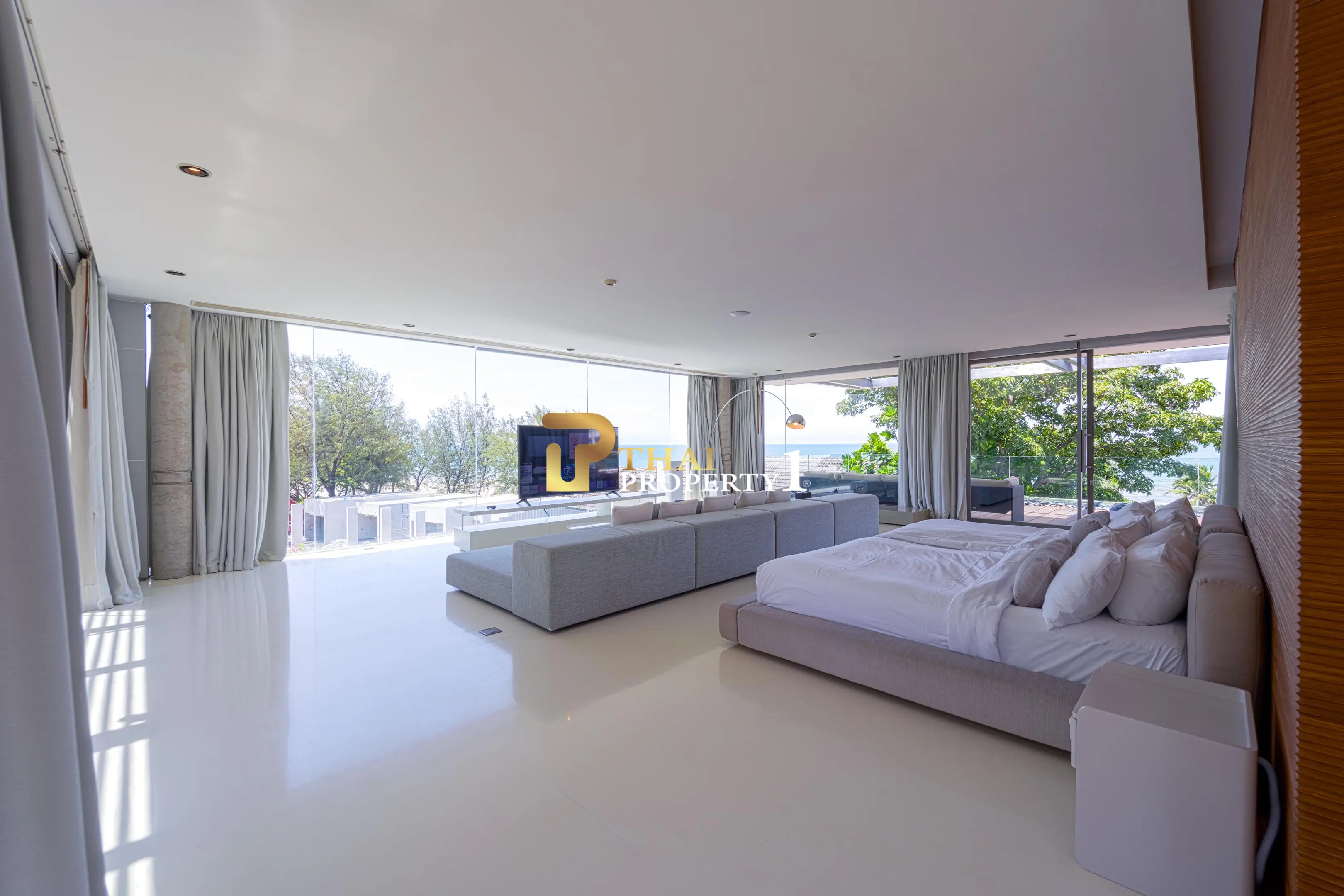Hua Hin Beach - 5-Bedroom Beach Front Resort Style Villa In Town