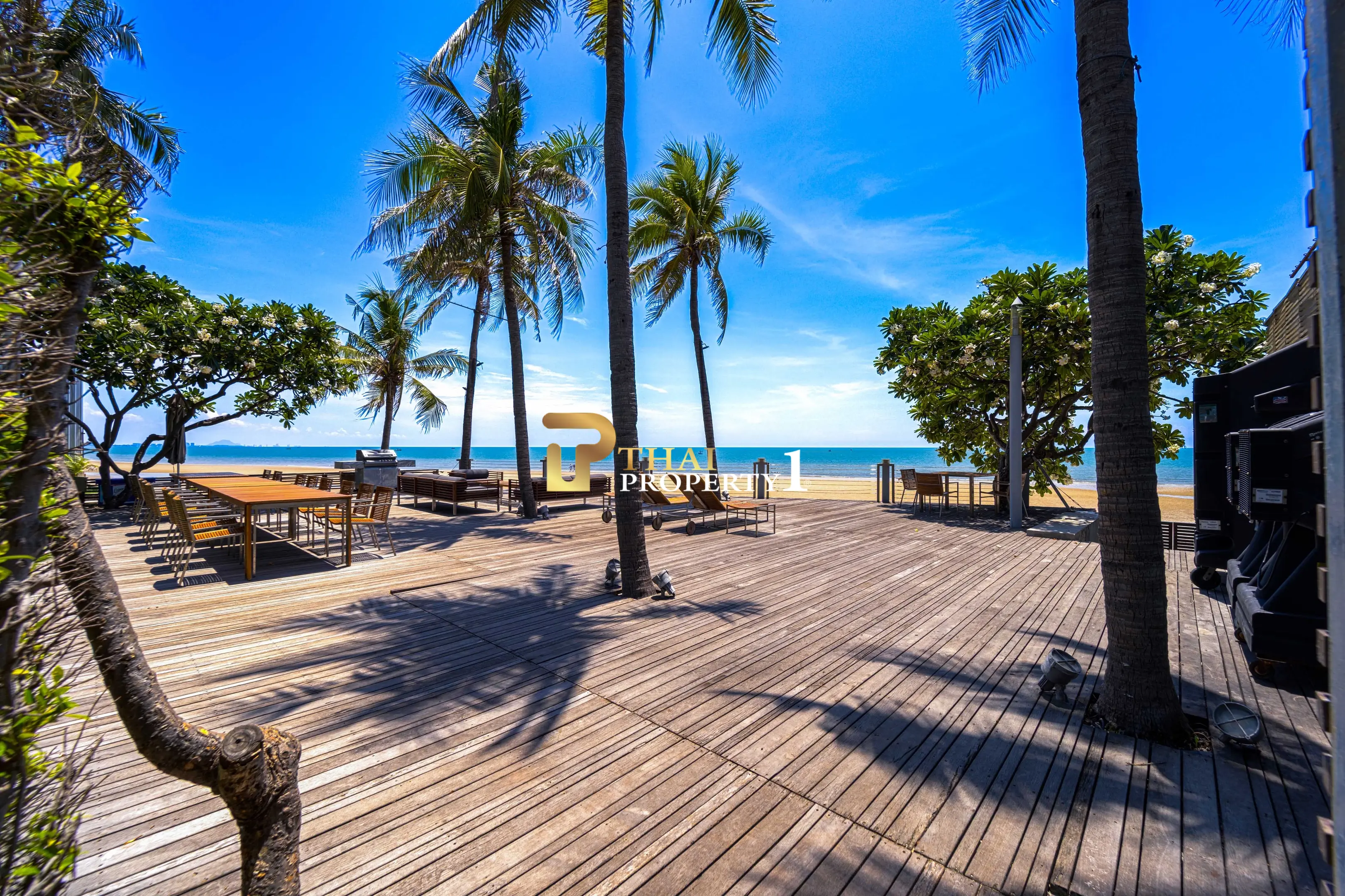 Hua Hin Beach - 5-Bedroom Beach Front Resort Style Villa In Town