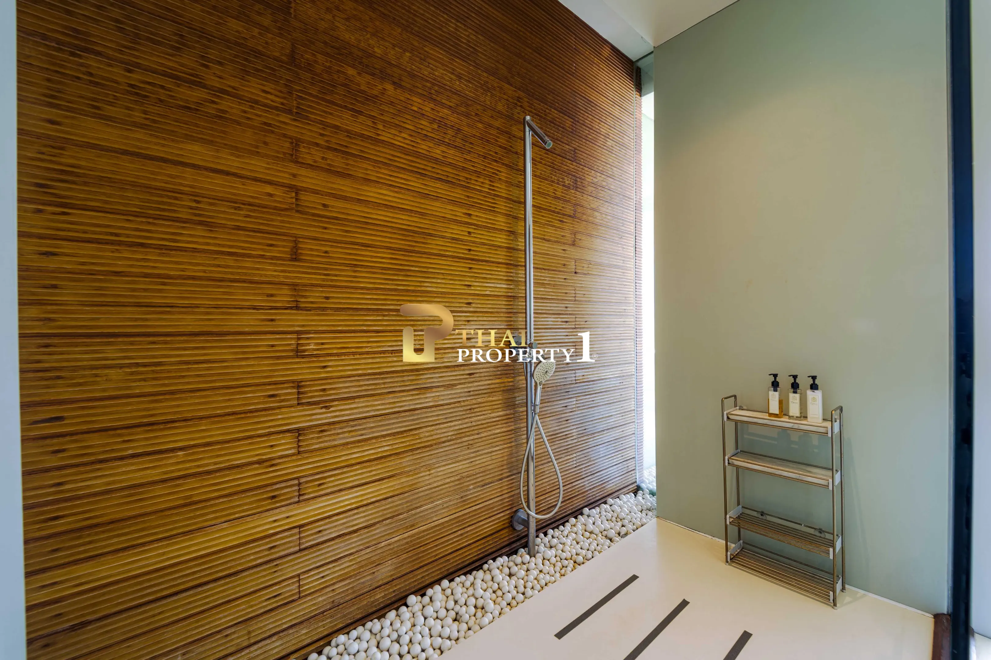 Hua Hin Beach - 5-Bedroom Beach Front Resort Style Villa In Town