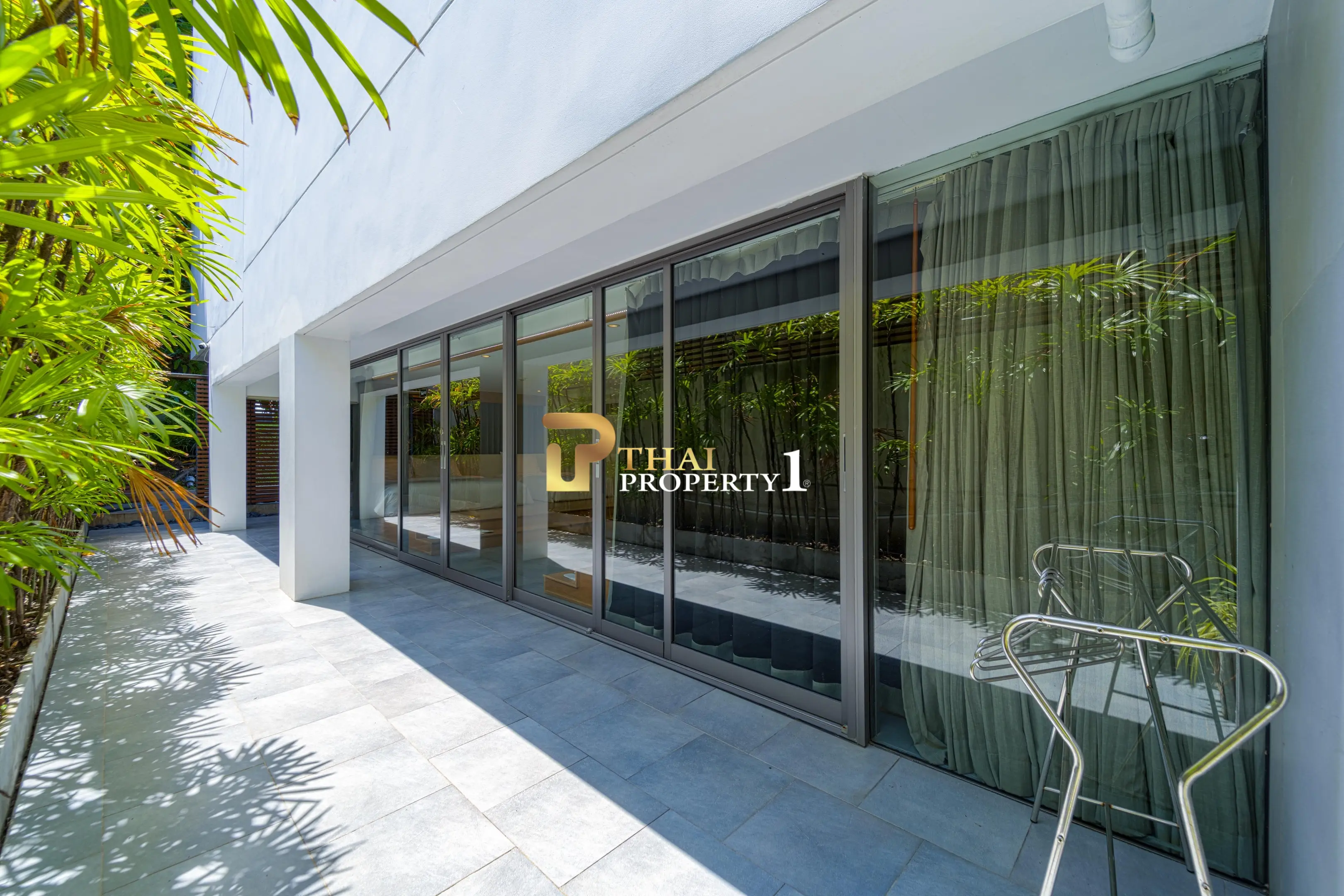 Hua Hin Beach - 5-Bedroom Beach Front Resort Style Villa In Town