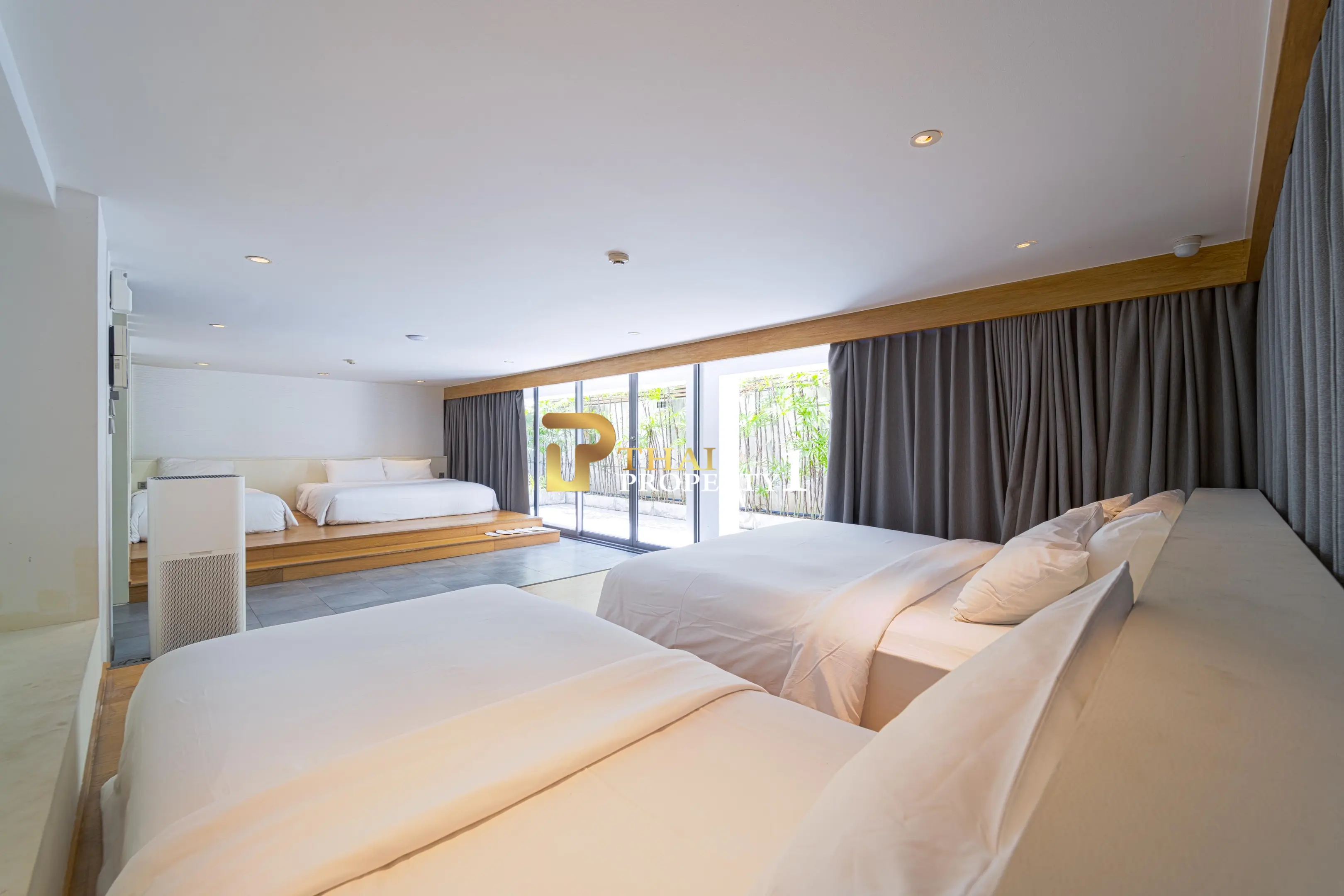 Hua Hin Beach - 5-Bedroom Beach Front Resort Style Villa In Town