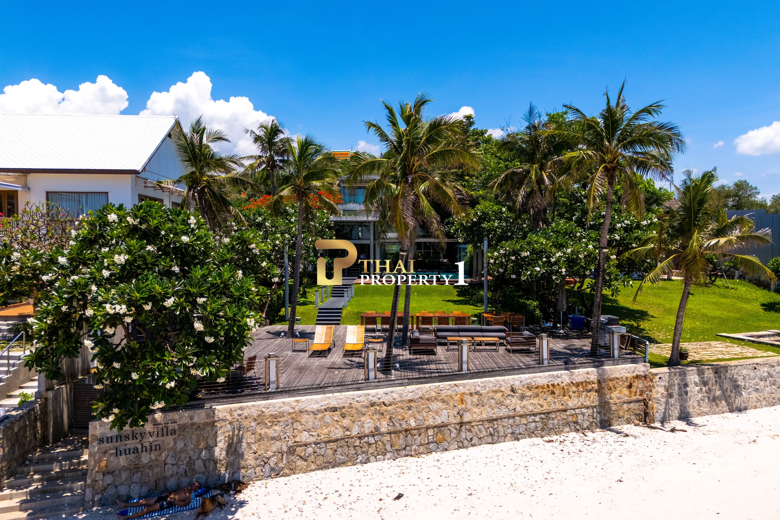 Hua Hin Beach - 5-Bedroom Beach Front Resort Style Villa In Town